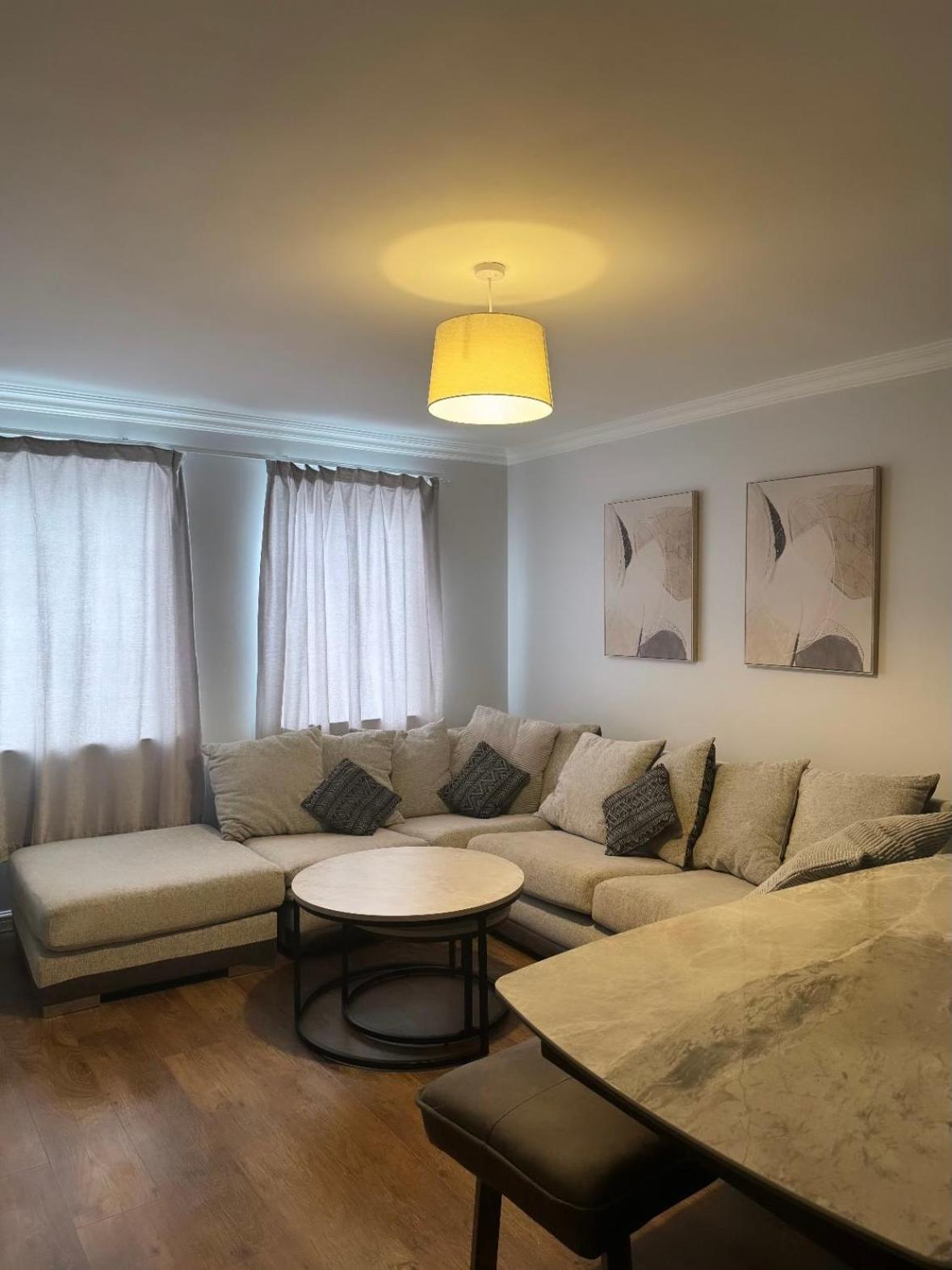 Entire Four bedroom cosy townhouse view 2