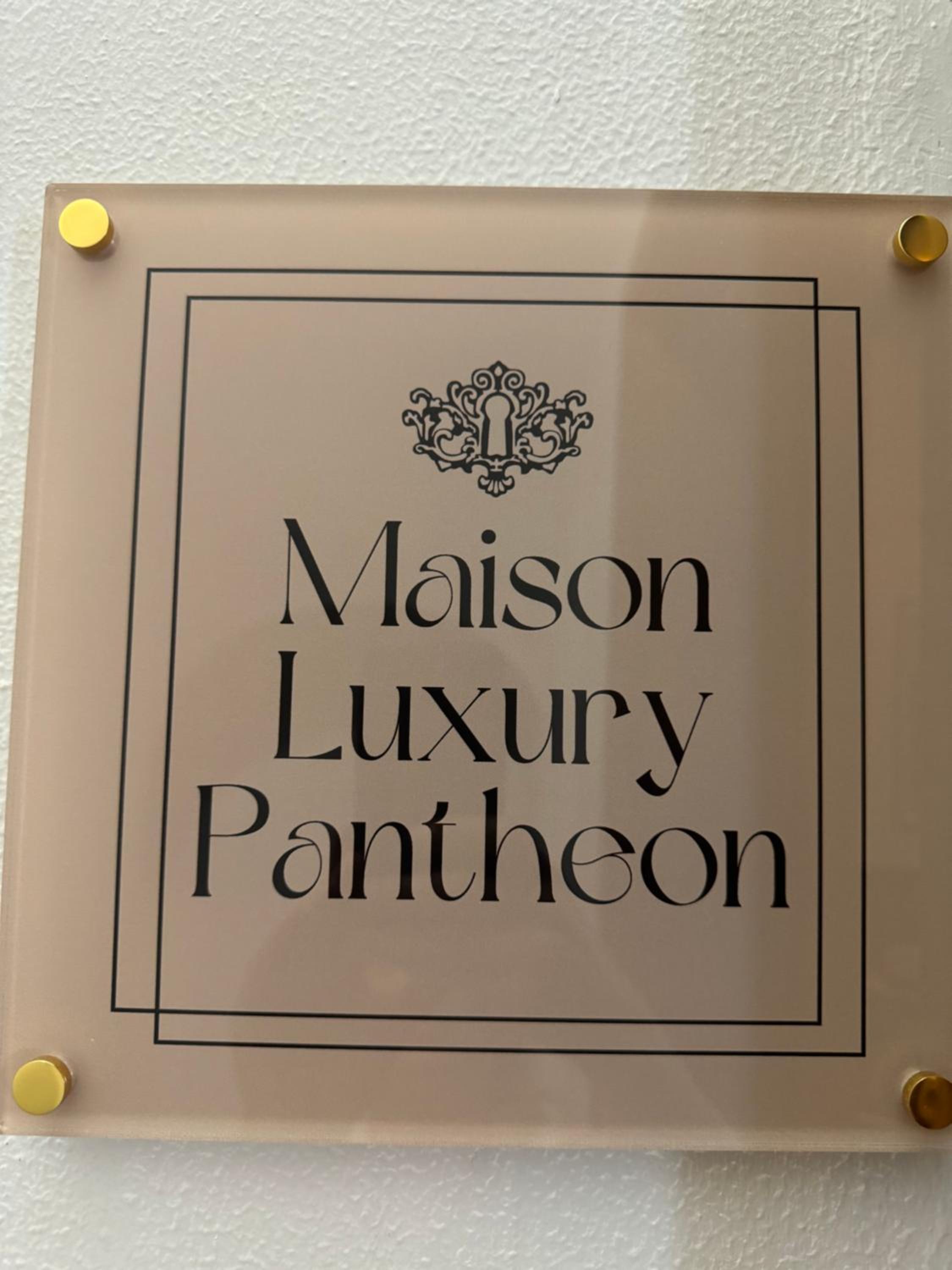 Maison Luxury Pantheon