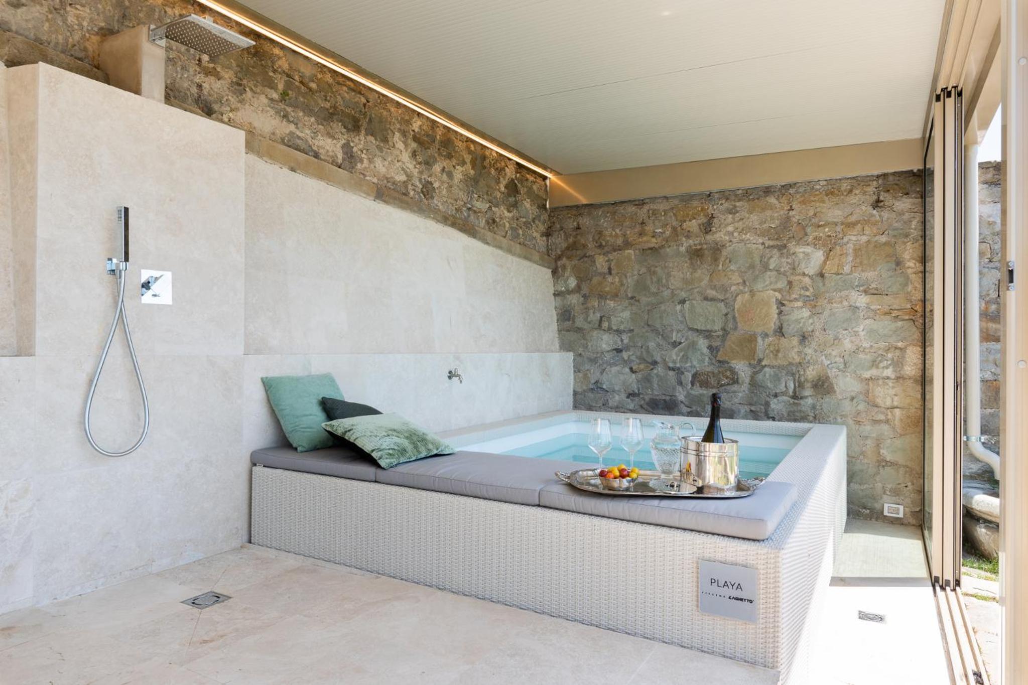 3 bedrooms Unique View On Florence with large Jacuzzi