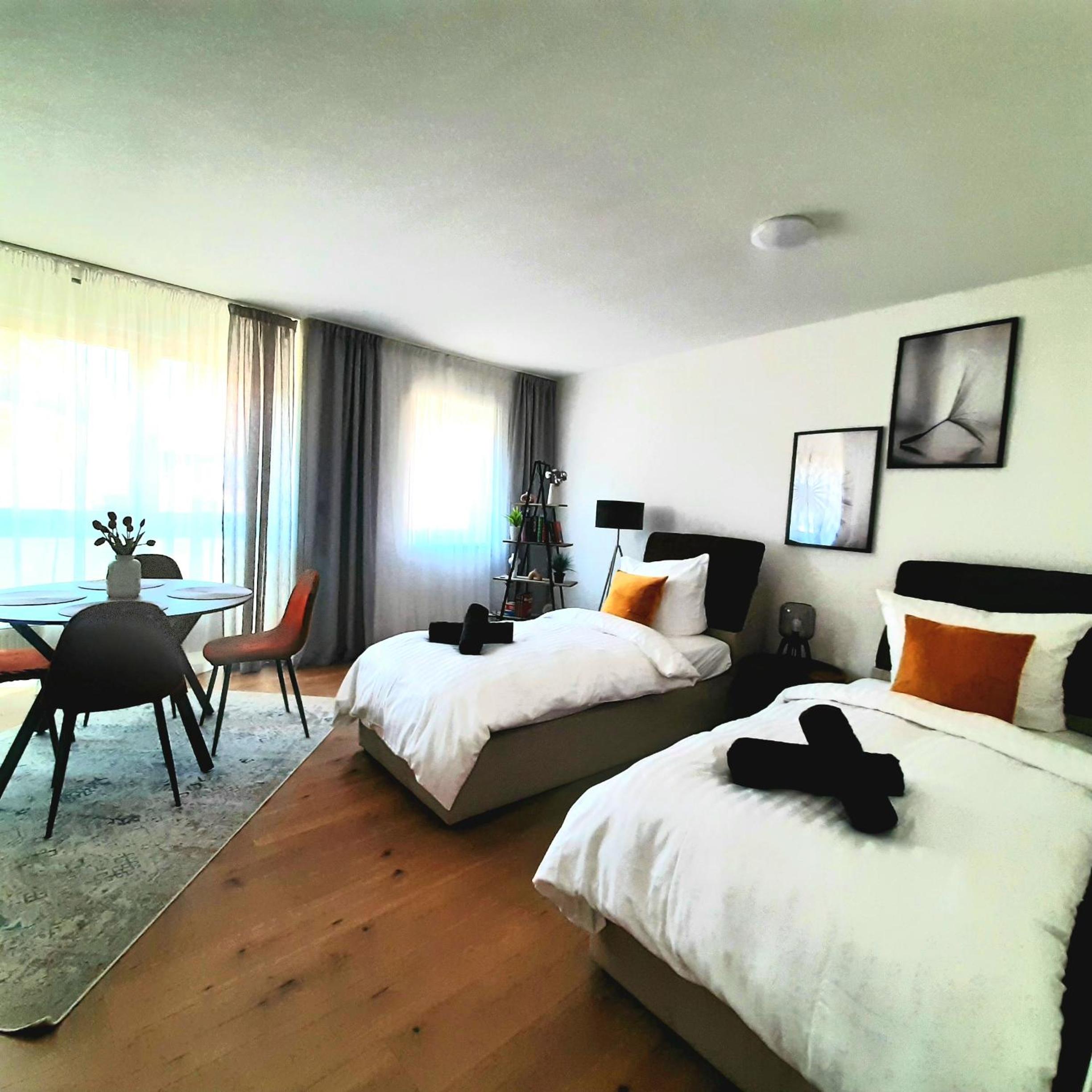 Gelbe Koffer - Family & Business Apartment in Neunkirchen - 2 SZ - bis 5 Pers - Parkplatz - Self-Check-in - Balkon
