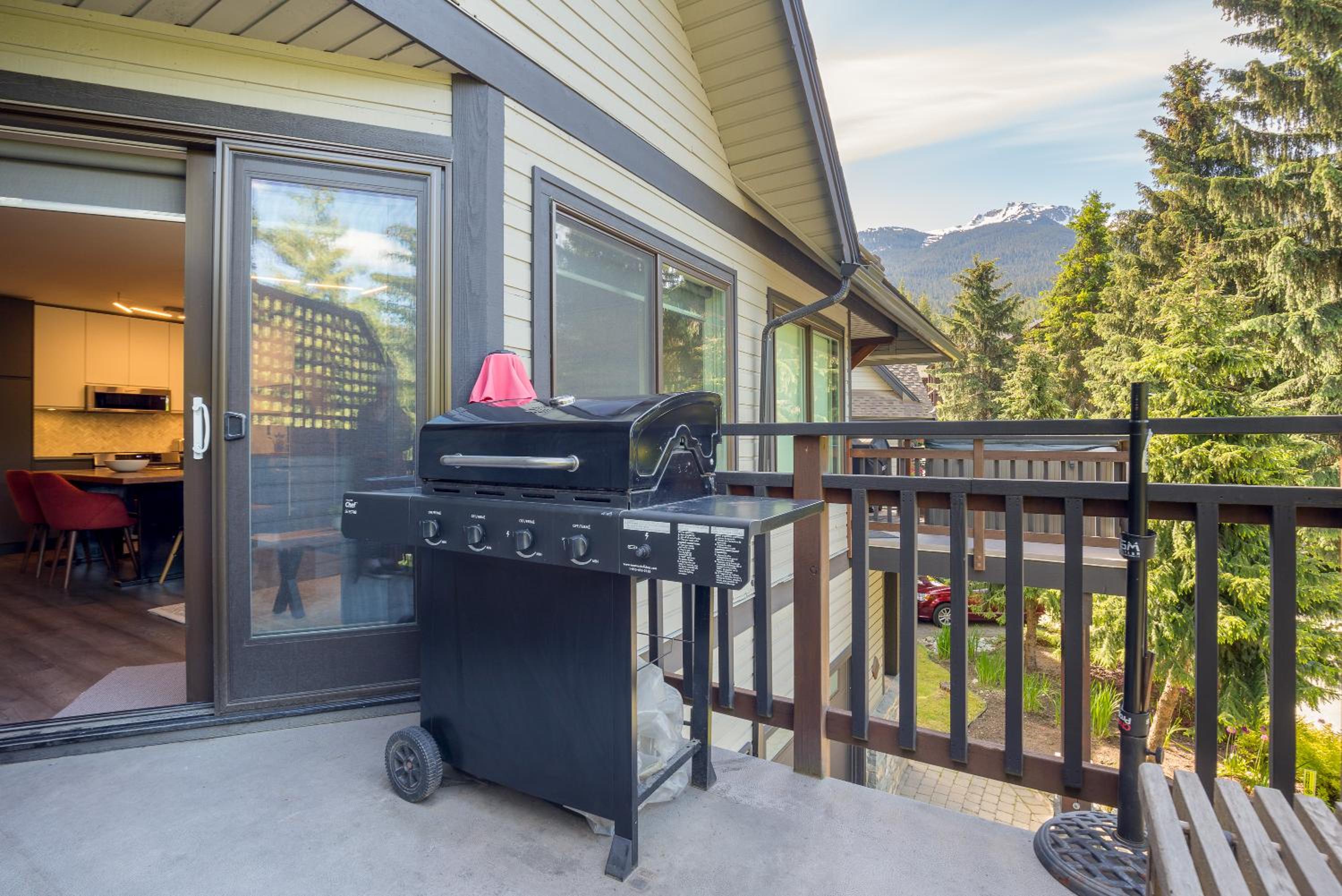 3BR- Brand New Listing Beautiful Multi-Level Townhome in Creekside