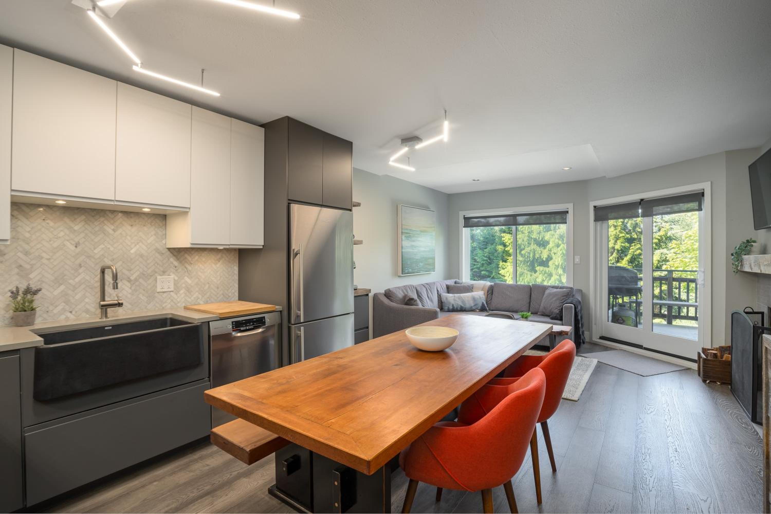 3BR- Brand New Listing Beautiful Multi-Level Townhome in Creekside