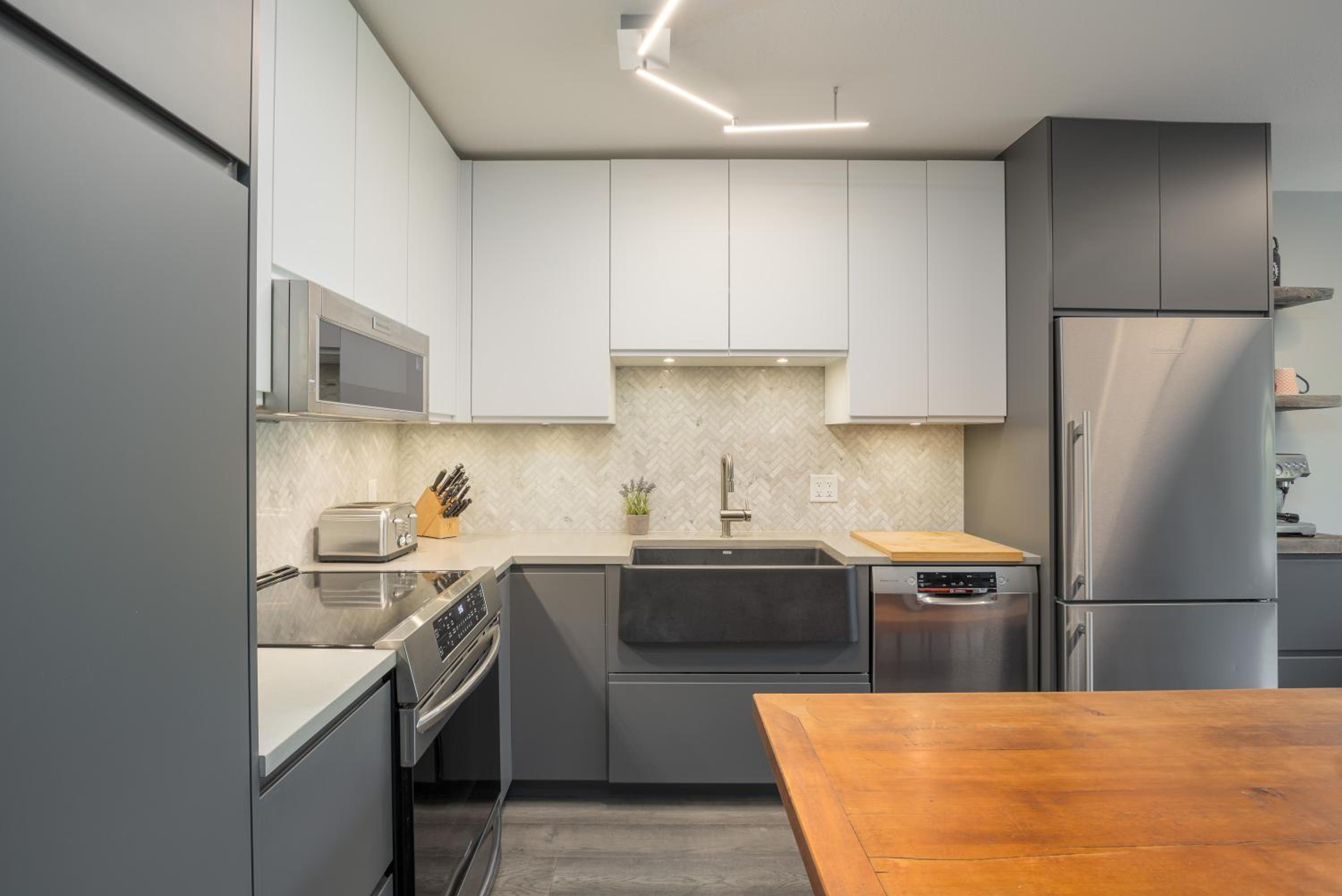 3BR- Brand New Listing Beautiful Multi-Level Townhome in Creekside