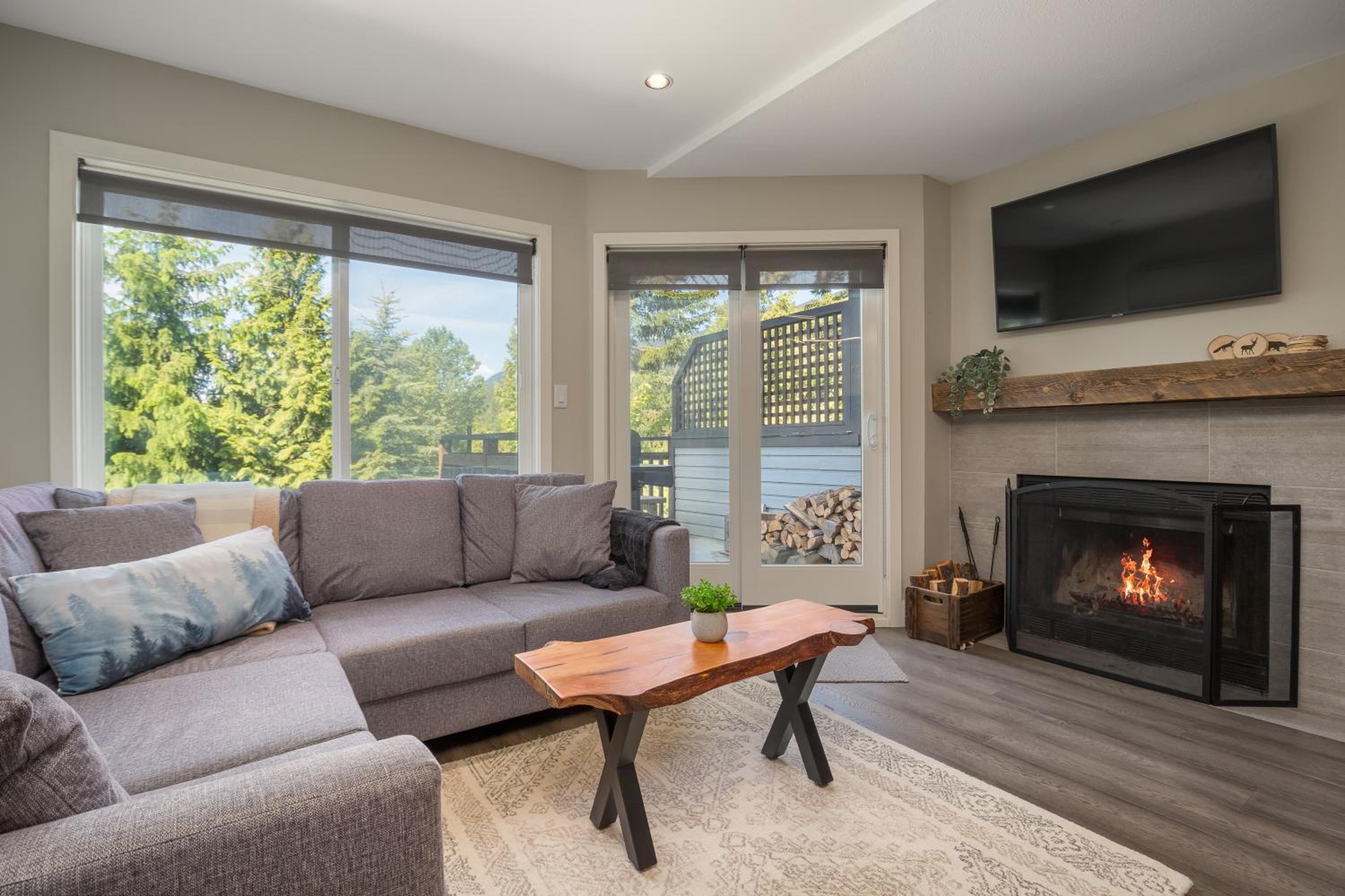 3BR- Brand New Listing Beautiful Multi-Level Townhome in Creekside