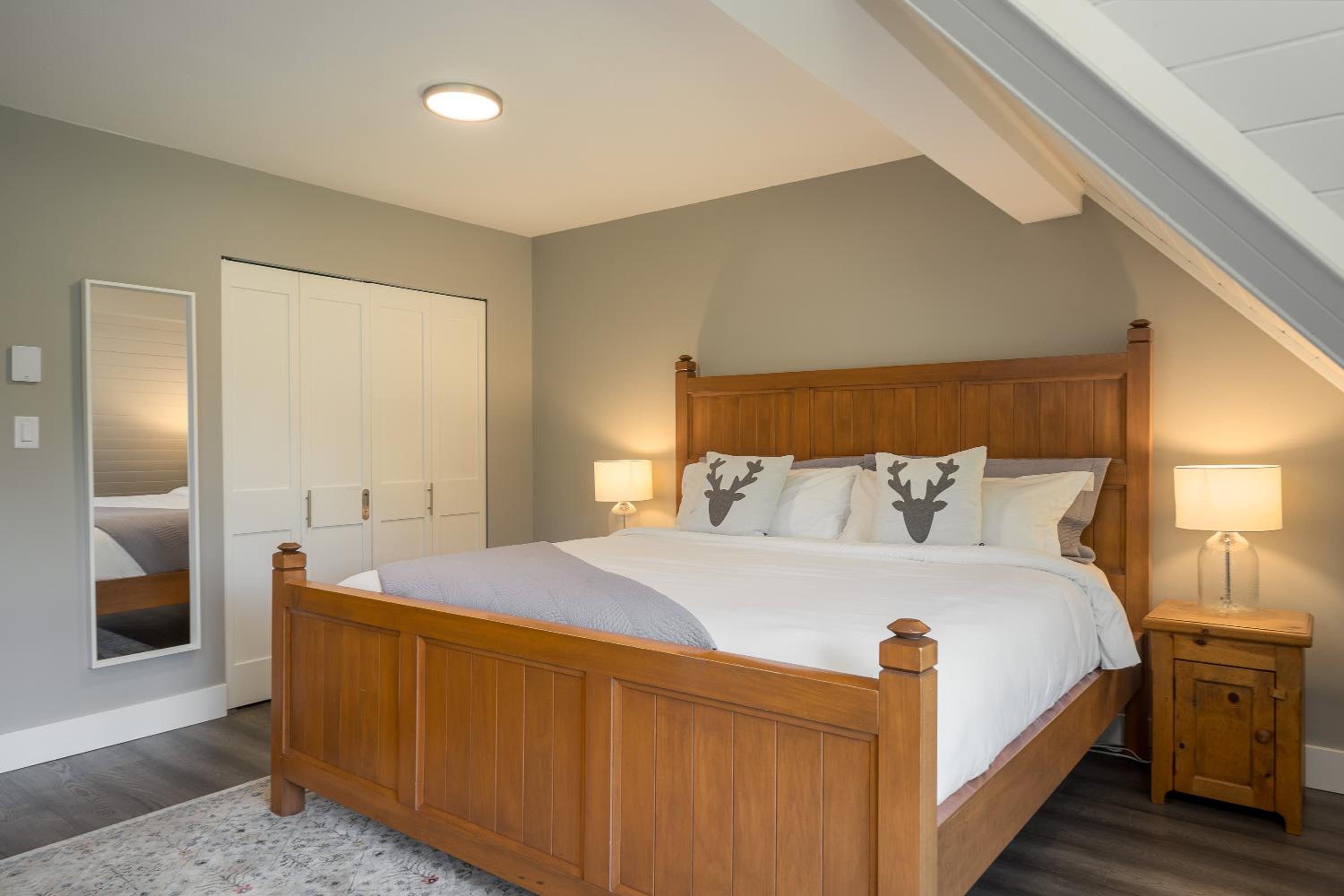 3BR- Brand New Listing Beautiful Multi-Level Townhome in Creekside