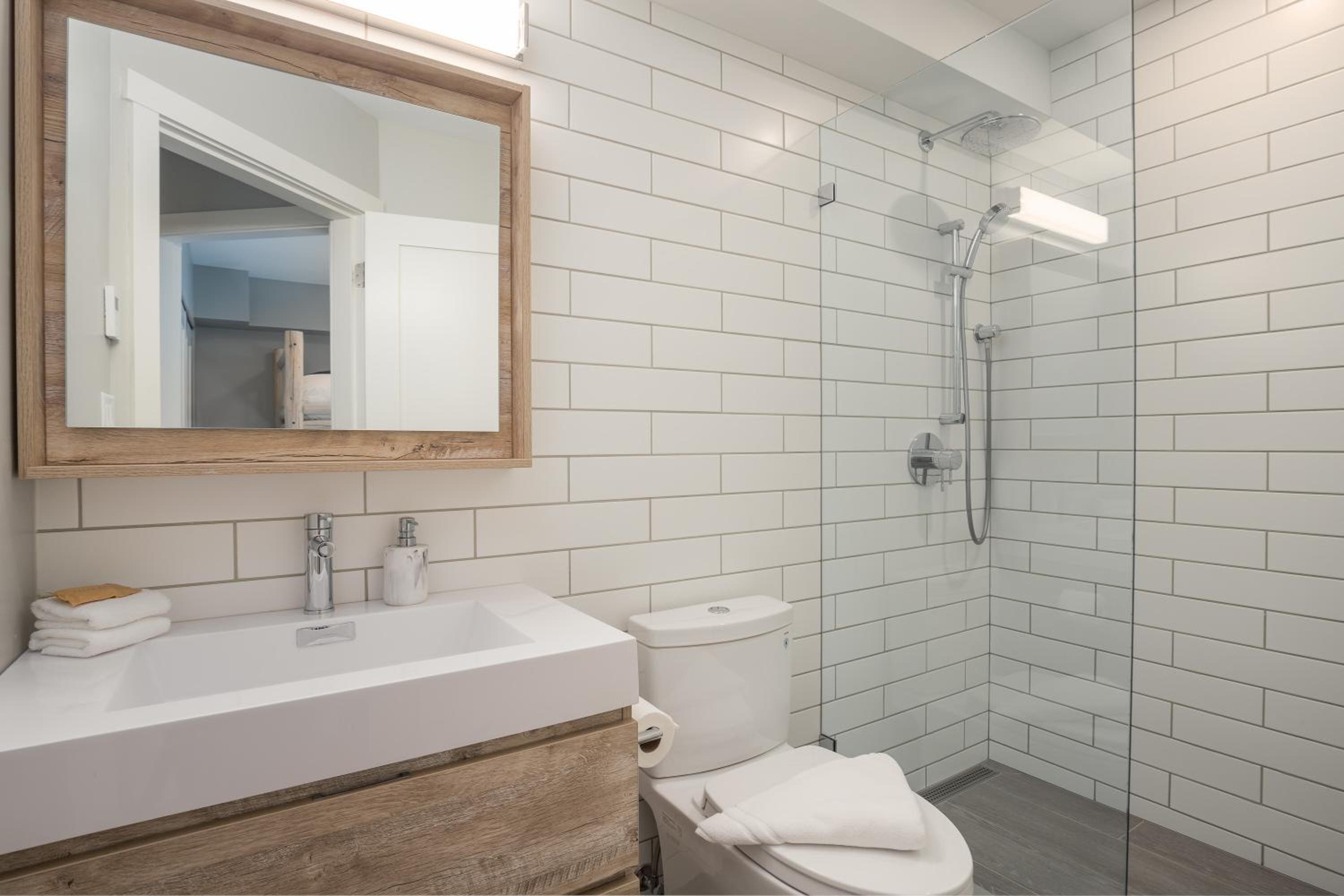3BR- Brand New Listing Beautiful Multi-Level Townhome in Creekside
