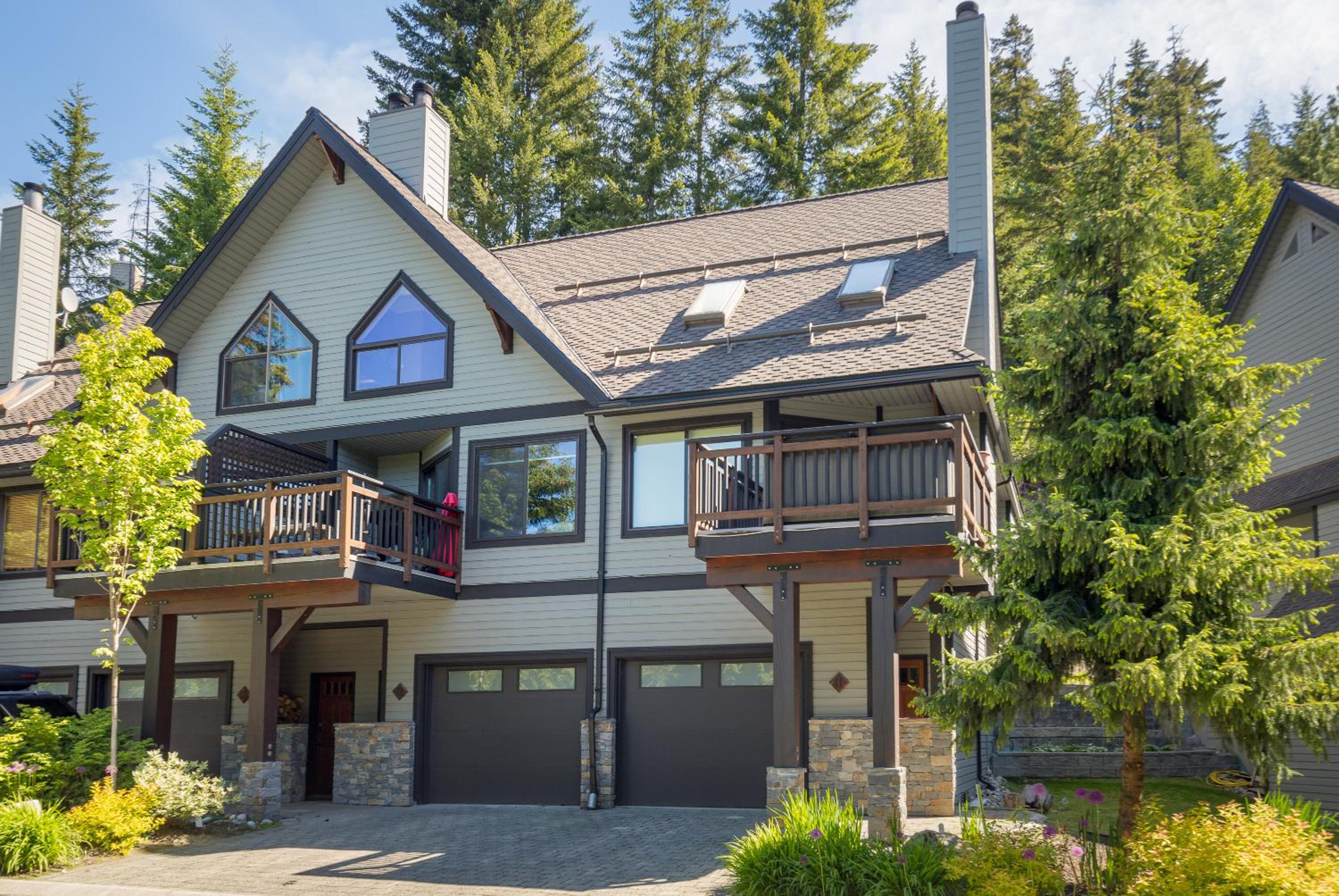 3BR- Brand New Listing Beautiful Multi-Level Townhome in Creekside
