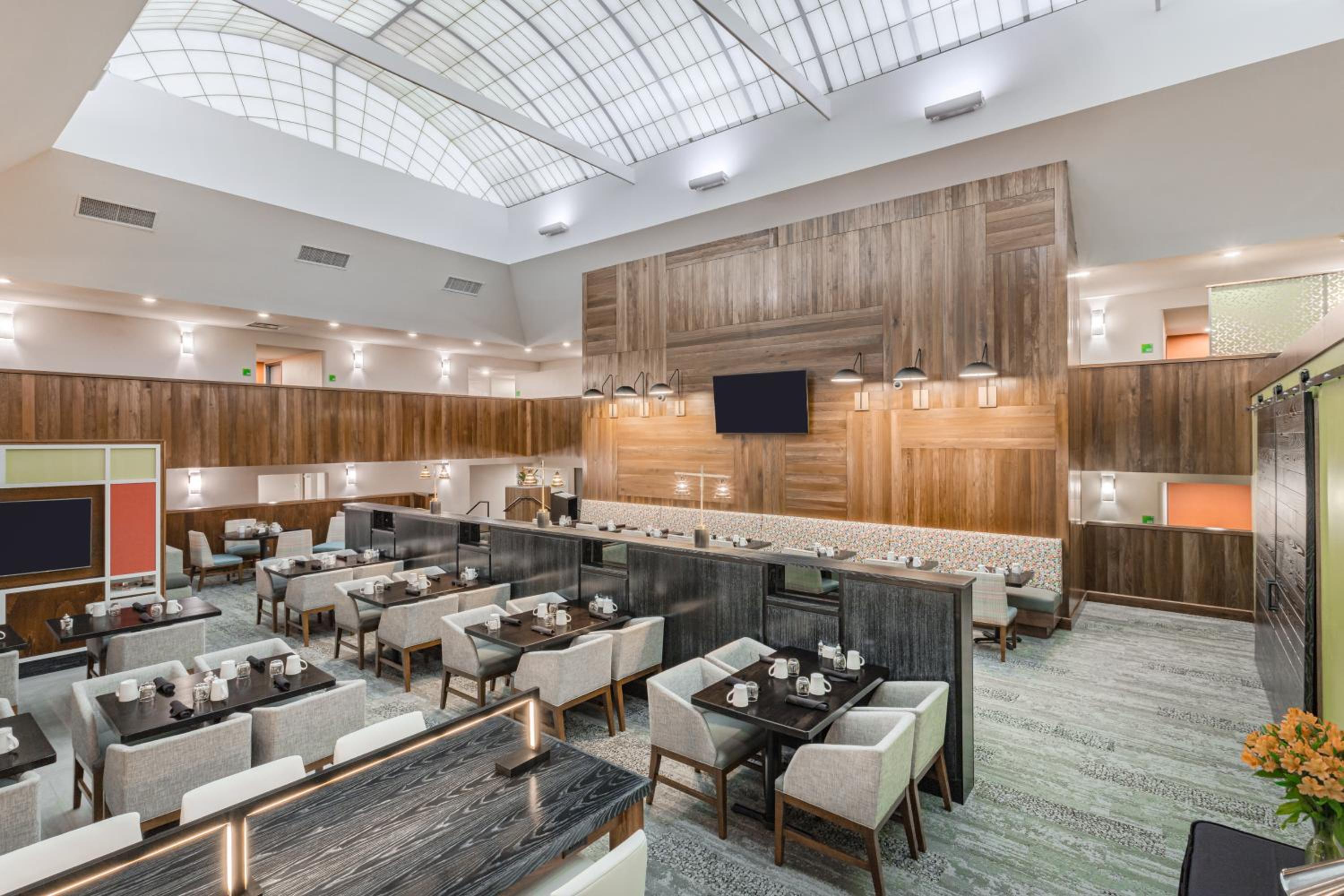 Holiday Inn - Columbus by IHG - Image 2