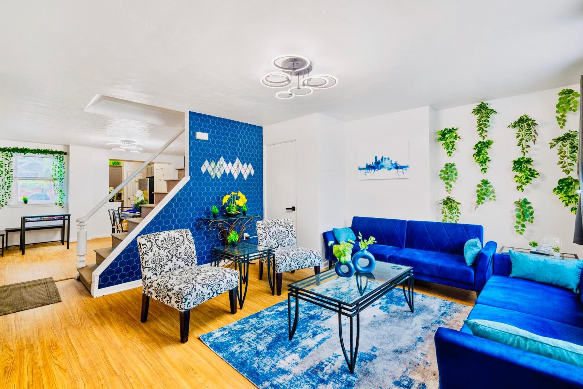5BDRM 10BD with King BBQ Patio 1 MIN walk Carson ST view 3
