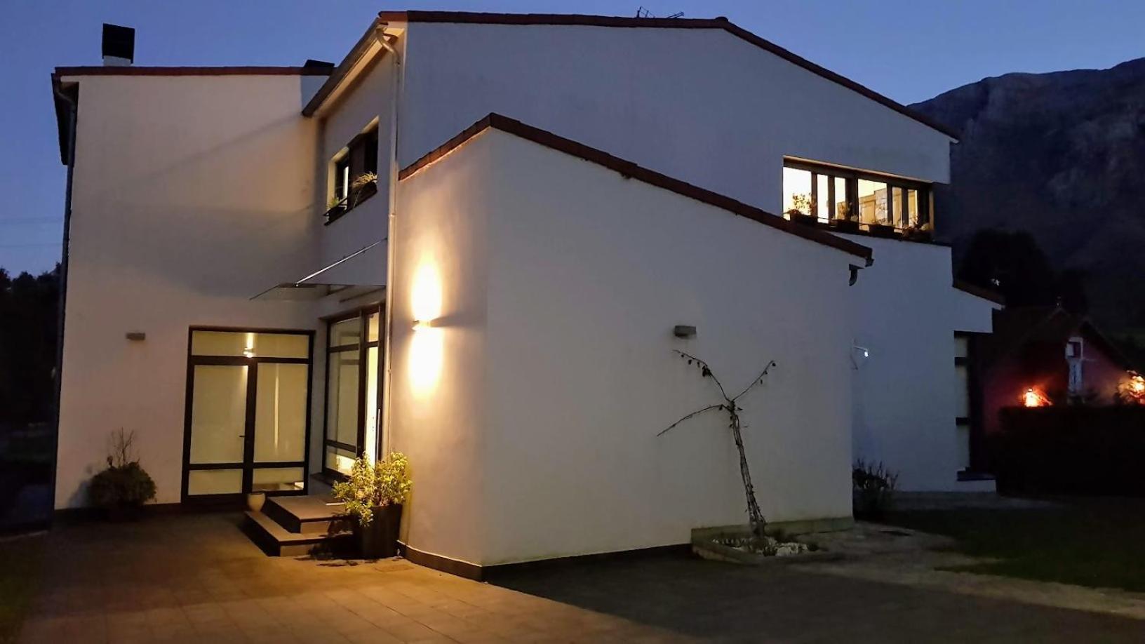 Villa Llanes Piscina Interior y Exterior – Talima