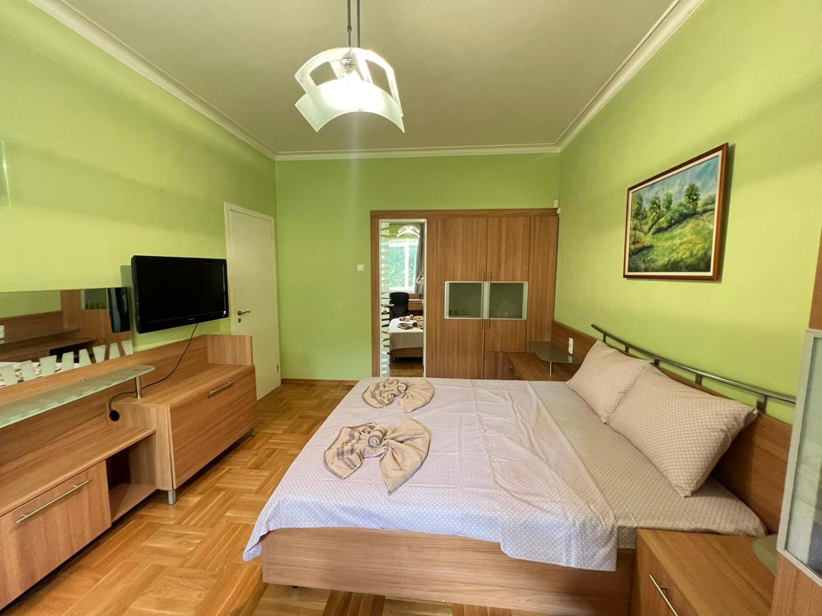 Mumbai Spacious 150 Sq M 2BDR near Vitosha BLVD and NDK