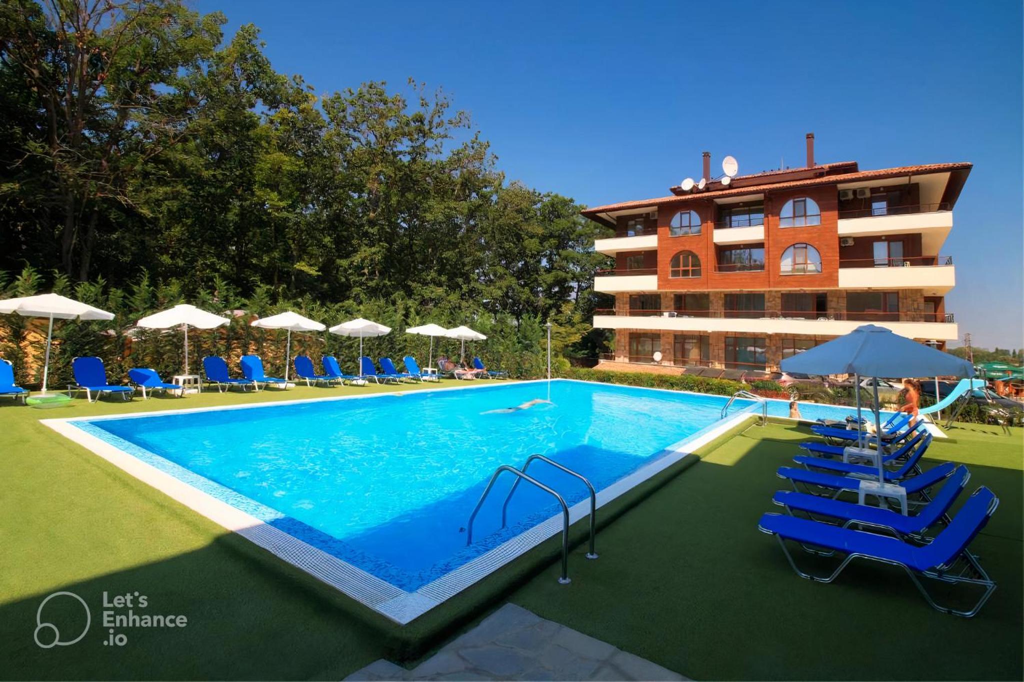 Forest View Apartment