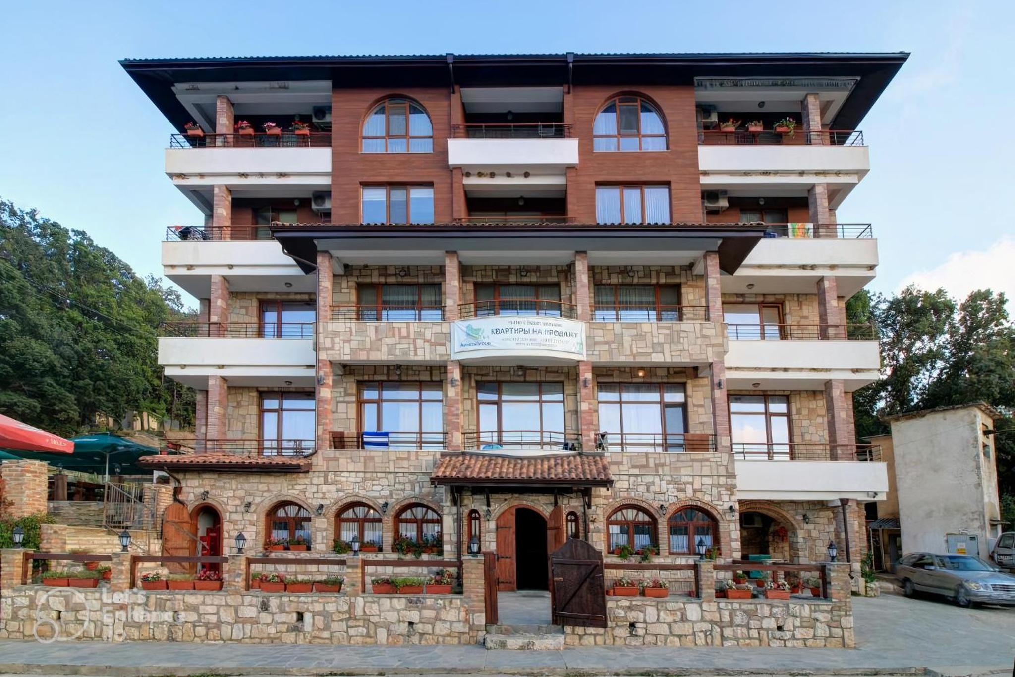 Forest View Apartment
