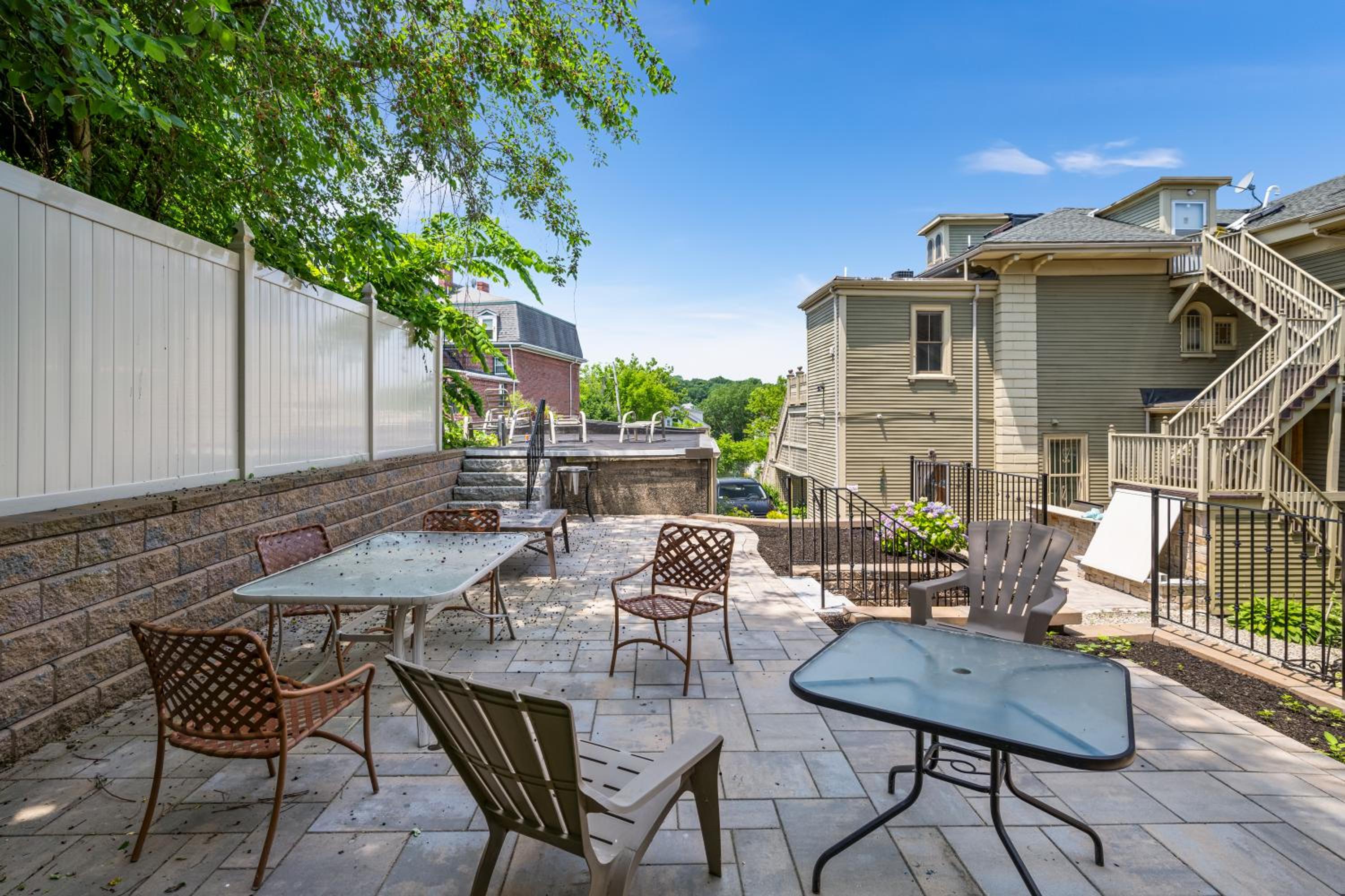 modern 2 bed apt mins to Fenway 5 min to train view 2