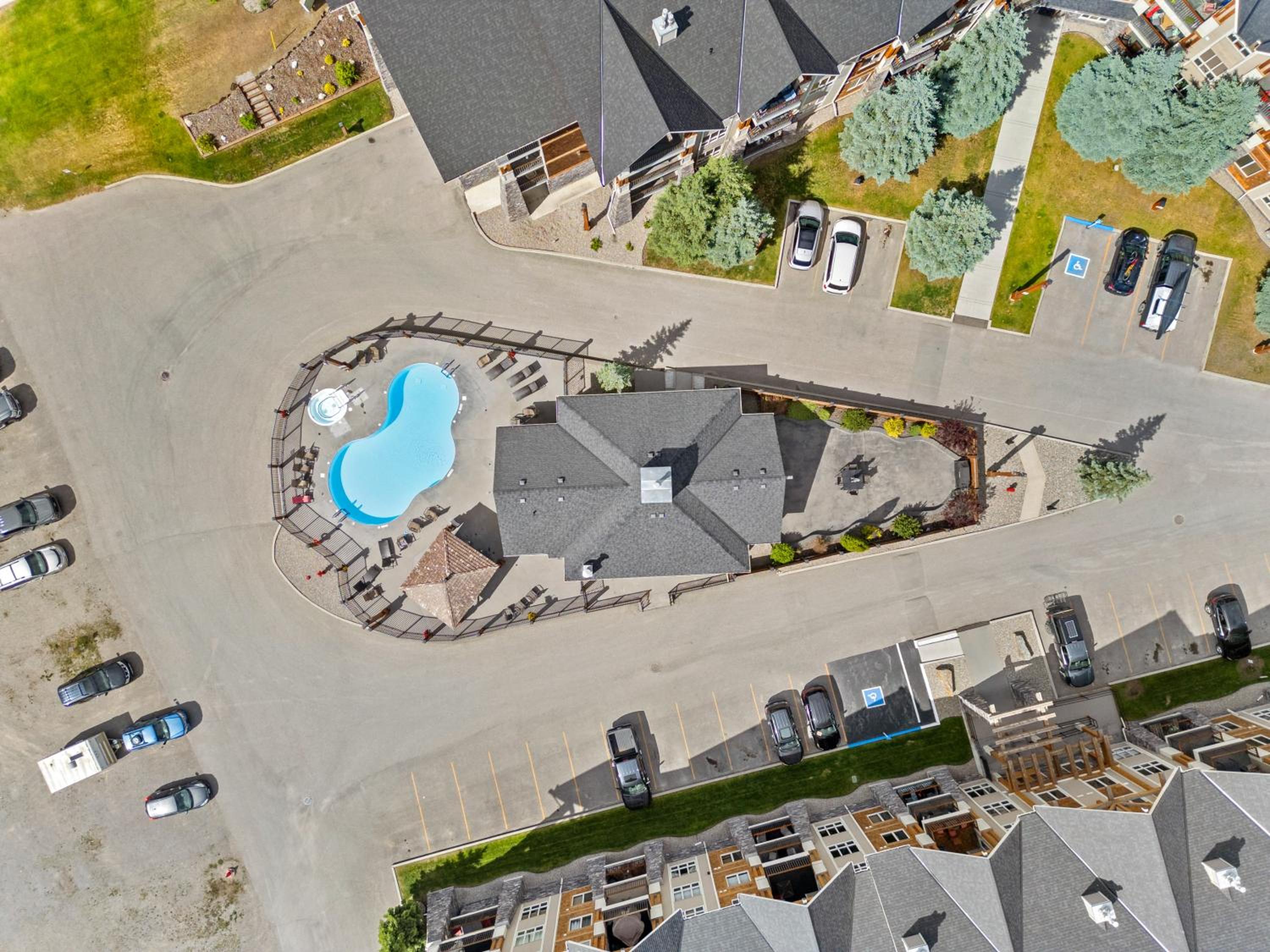Grizzly Springs, Outdoor Pool, Hot Tub, Fireplace