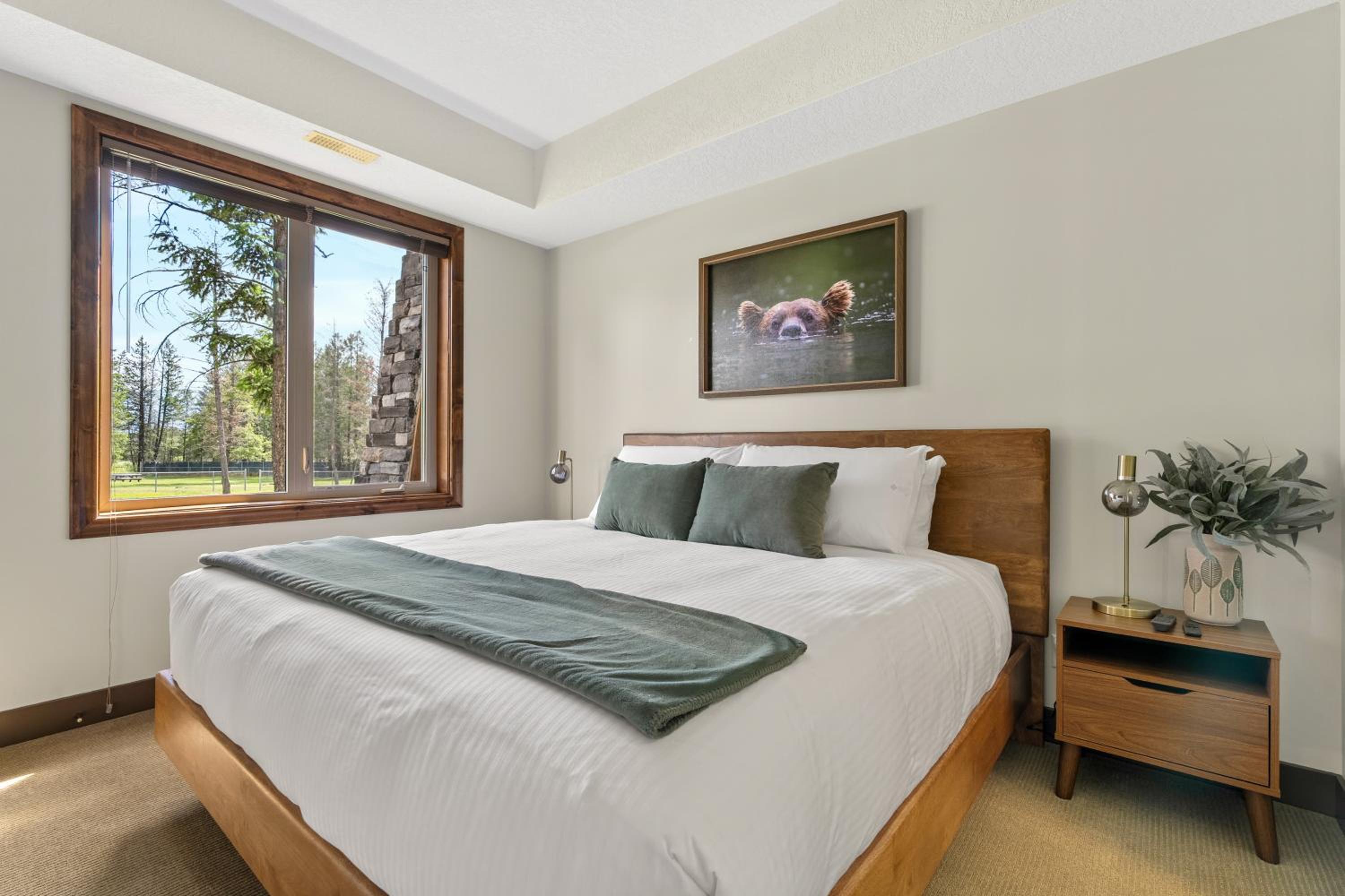 Grizzly Springs, Outdoor Pool, Hot Tub, Fireplace