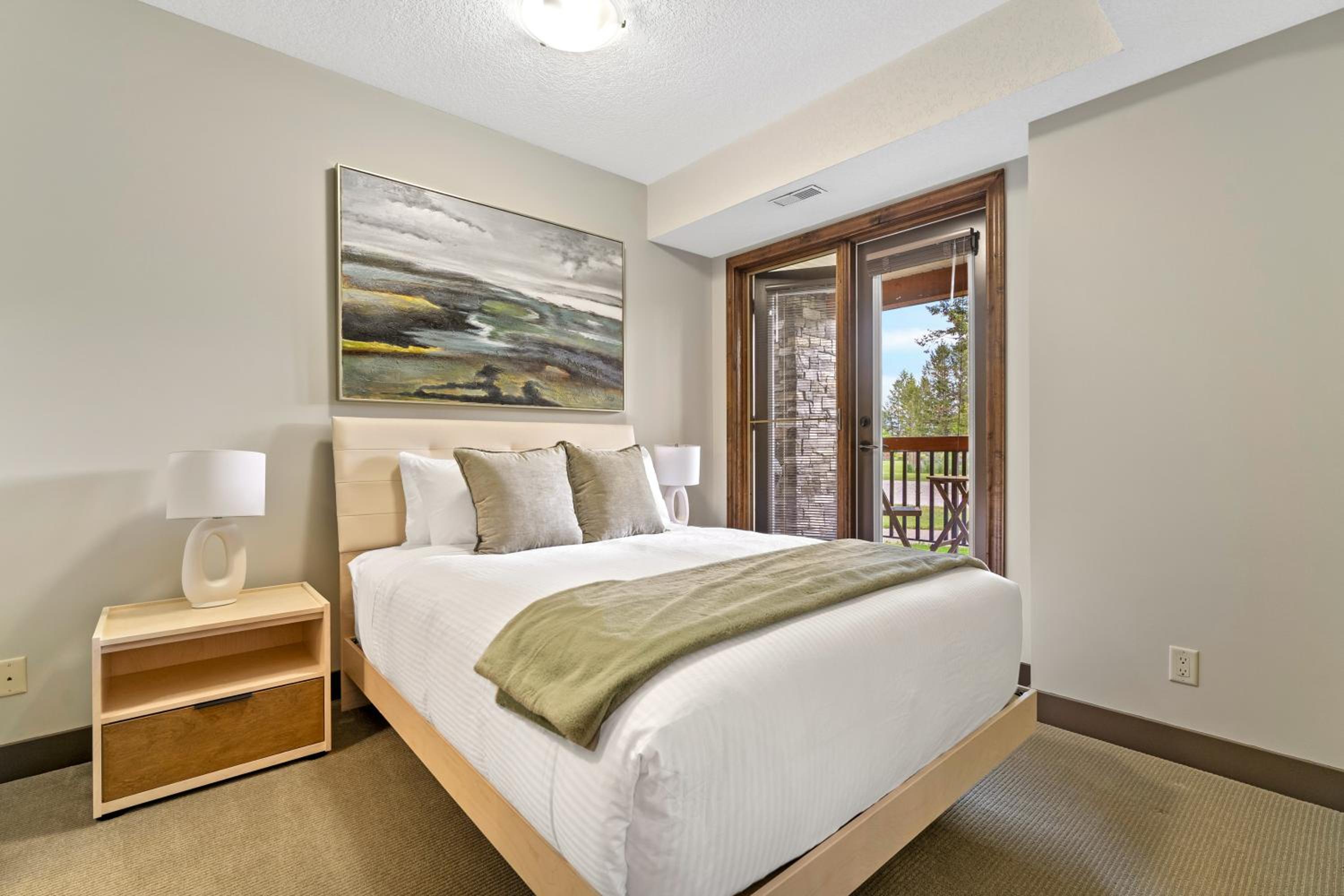 Grizzly Springs, Outdoor Pool, Hot Tub, Fireplace