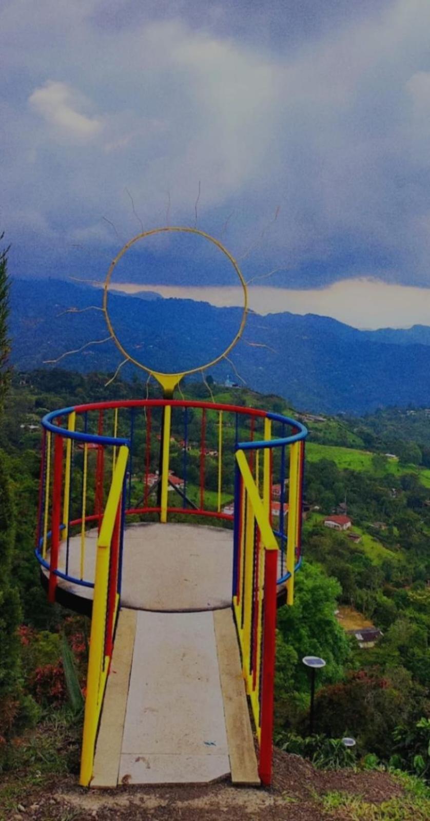 Cabaña cafetera con hermosa vista