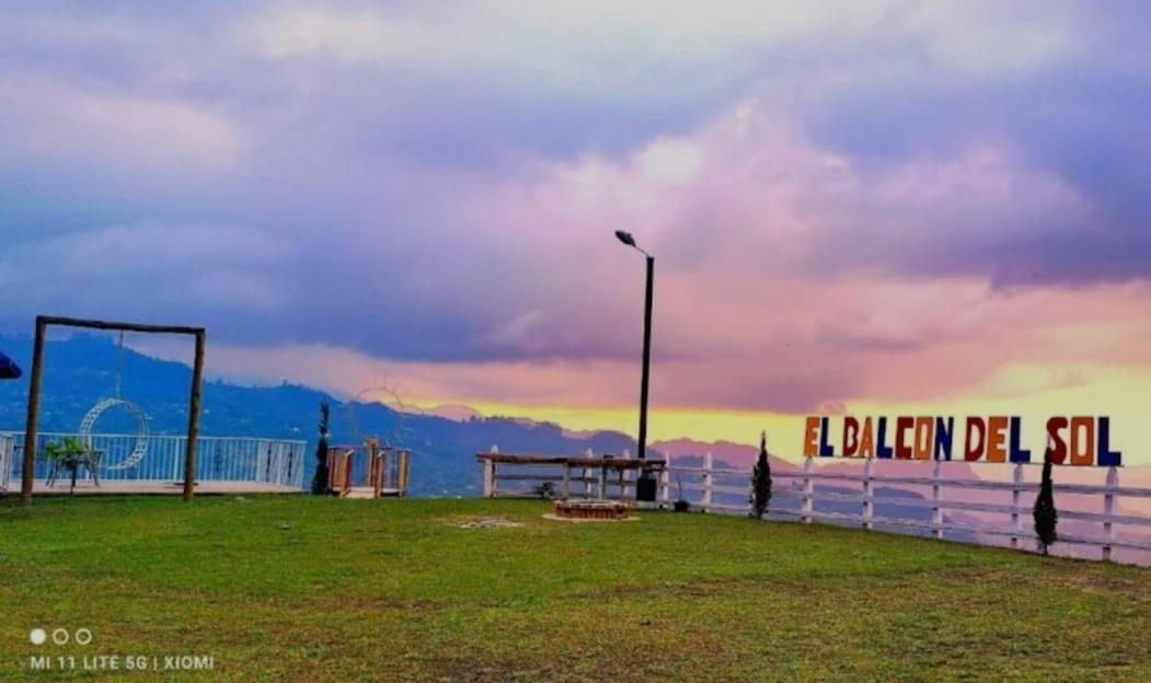 Cabaña cafetera con hermosa vista