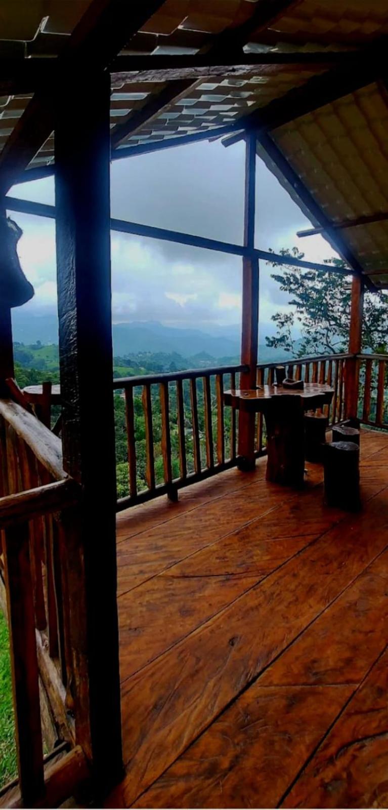 Cabaña cafetera con hermosa vista