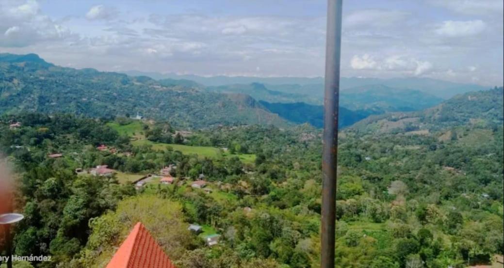 Cabaña cafetera con hermosa vista