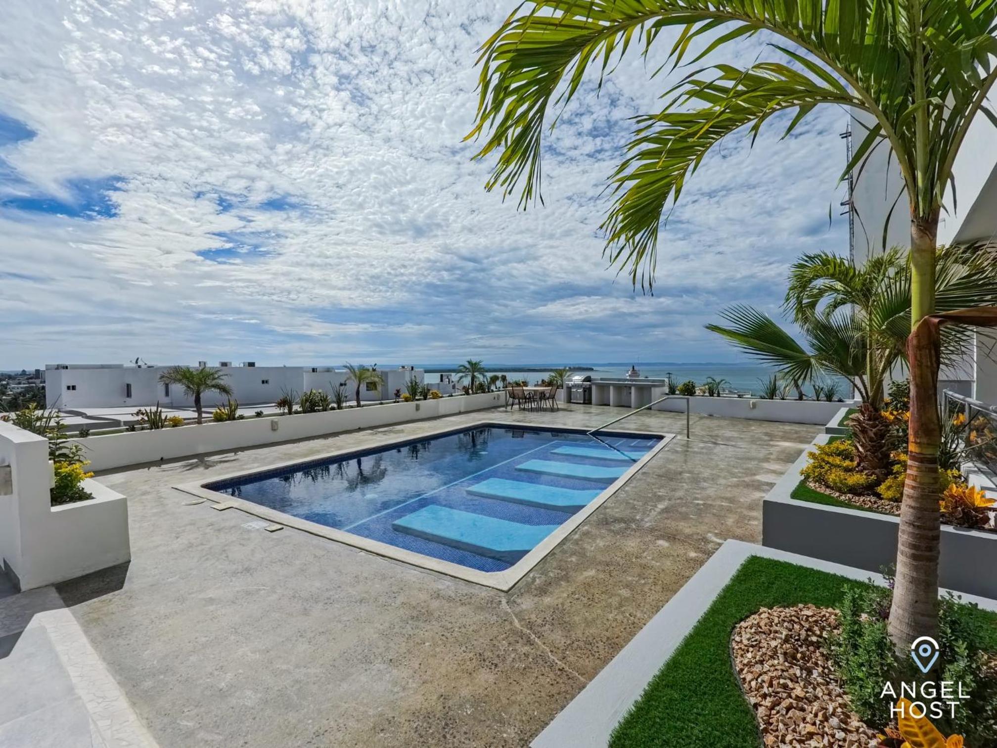 Oceanview Studio Smart TV Pool Beach 5-min Walk view 2