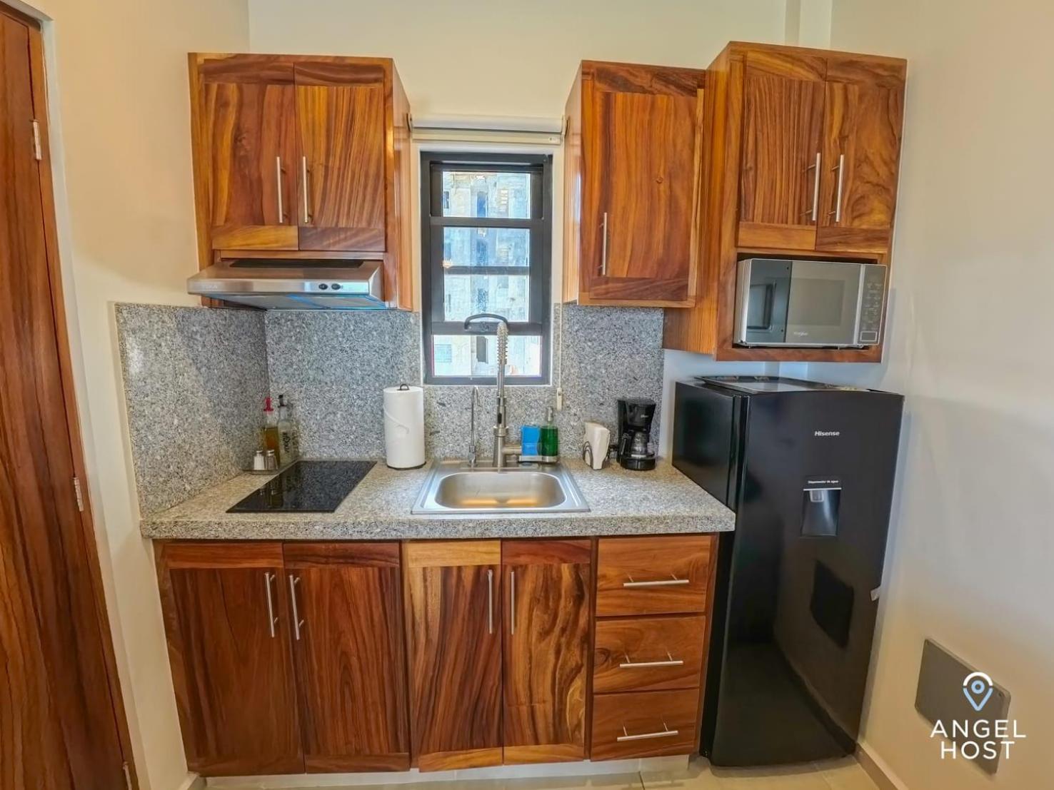 Oceanview Studio Smart TV Pool Beach 5-min Walk view 5