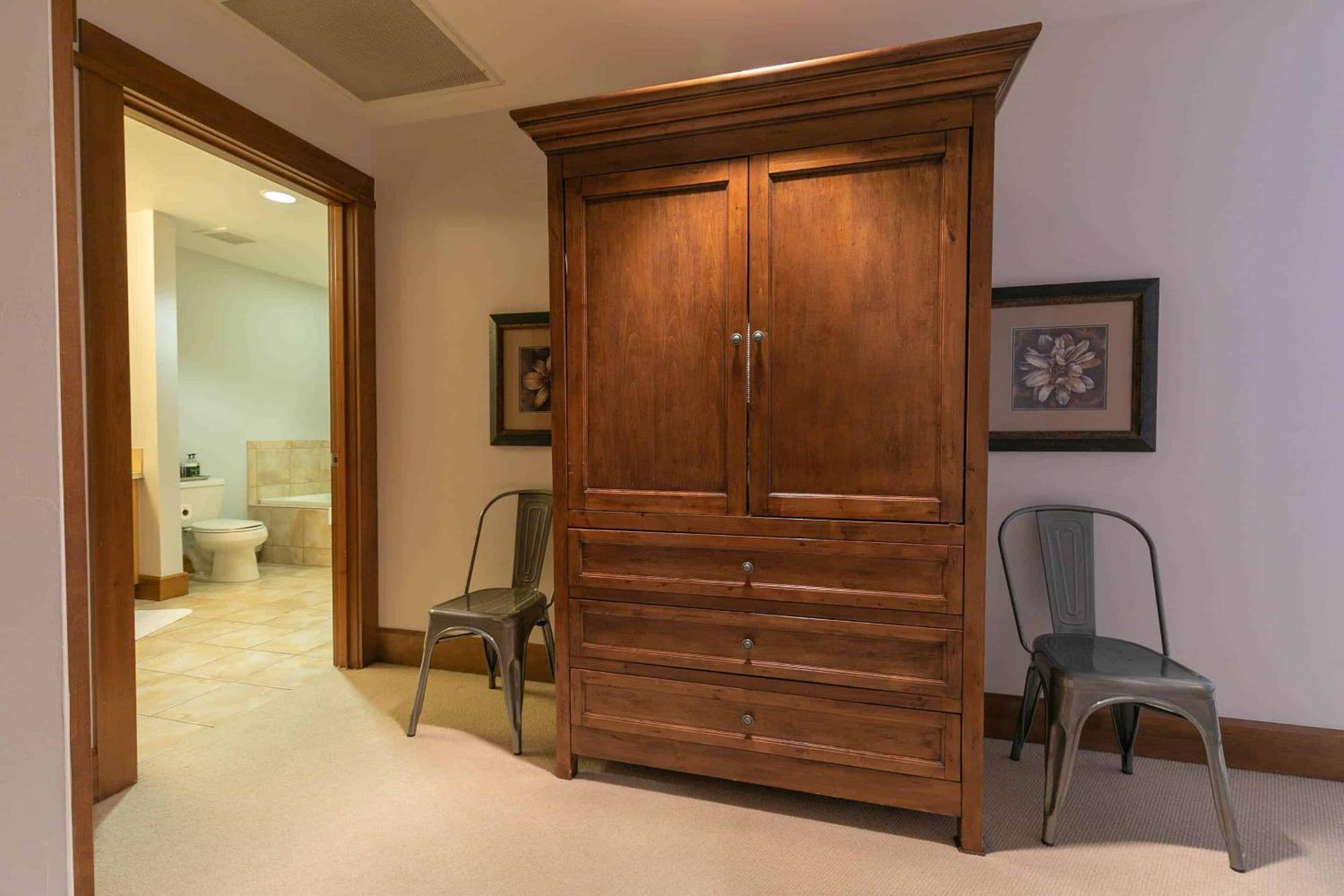 Lake Tahoe Vacations - Iron Horse Lodge South 209 by East West Hospitality - Property Image 9