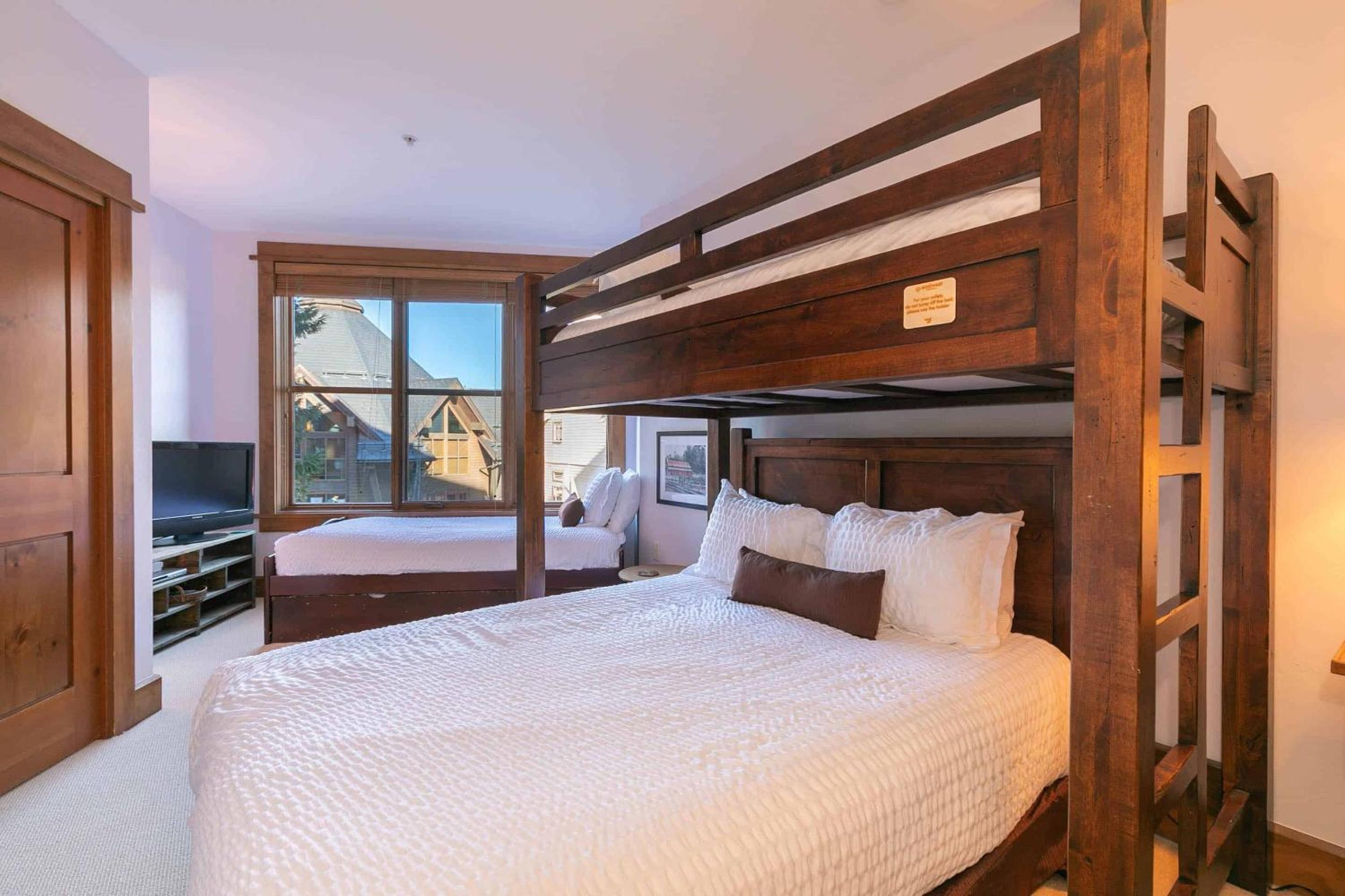 Lake Tahoe Vacations - Iron Horse Lodge South 209 by East West Hospitality - Property Image 11