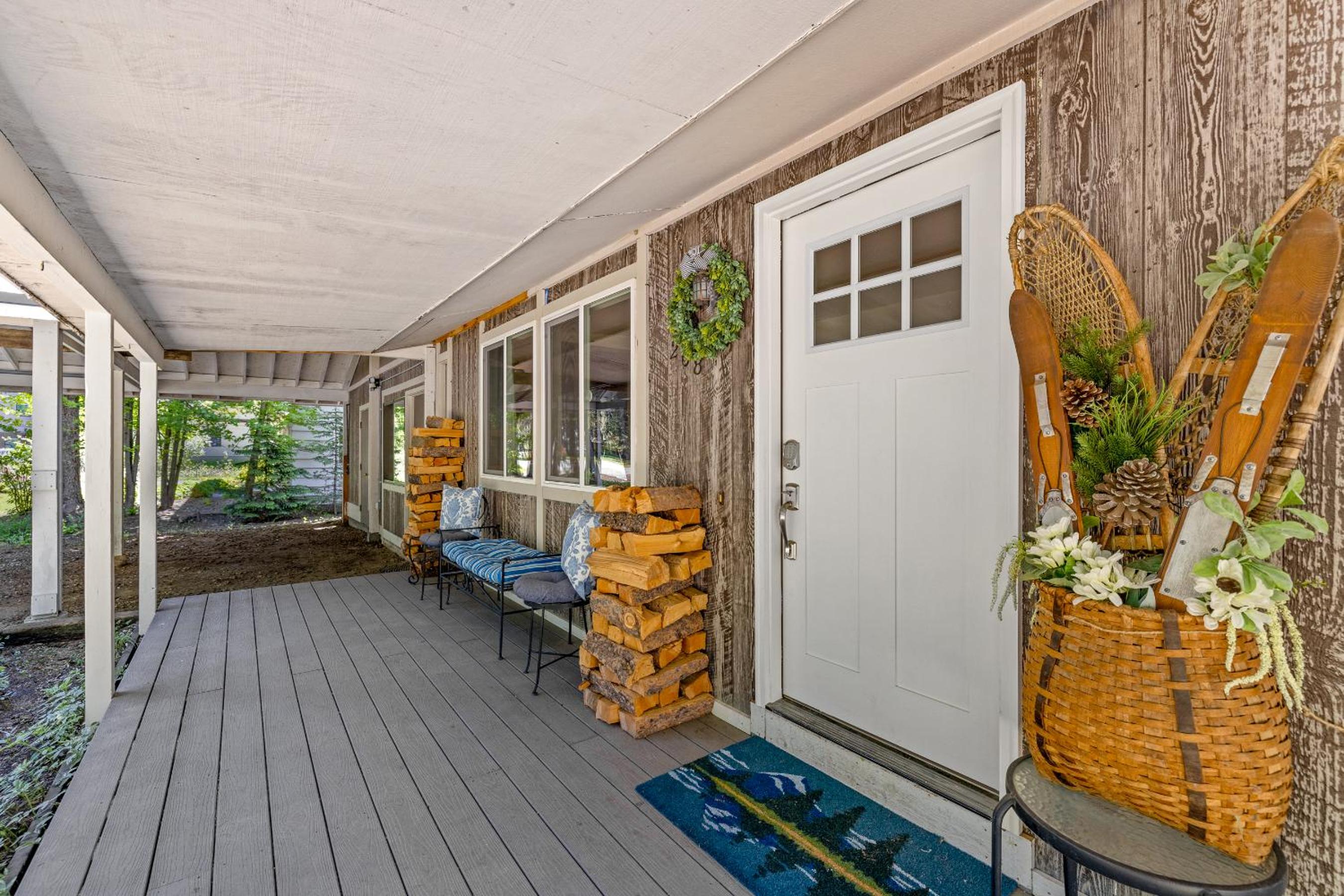 New! Break at 208, walk to lake, park, downtown, hospital - pet-friendly view 3