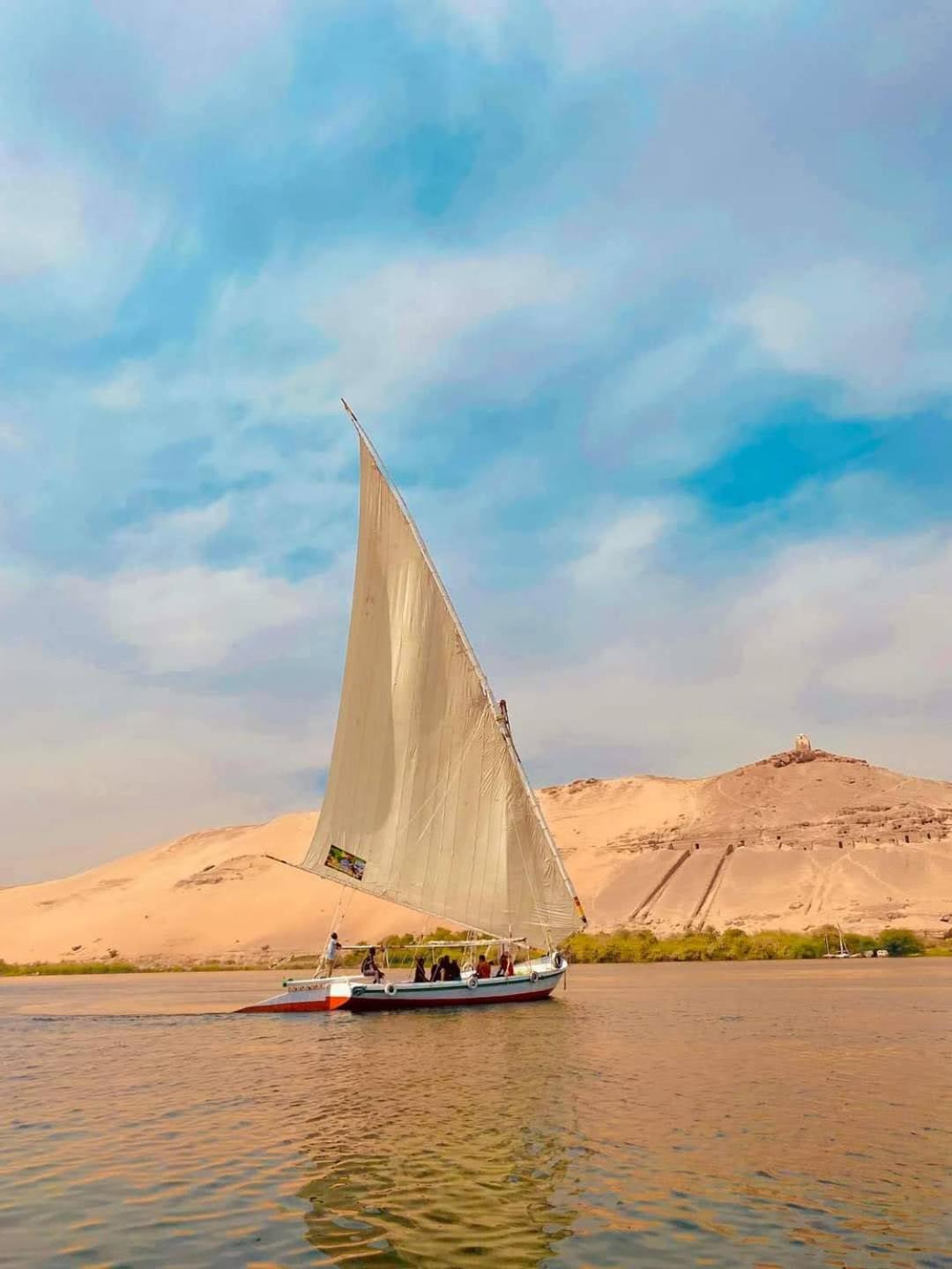 Felucca sailing boat from Aswan to komombo with private bathroom