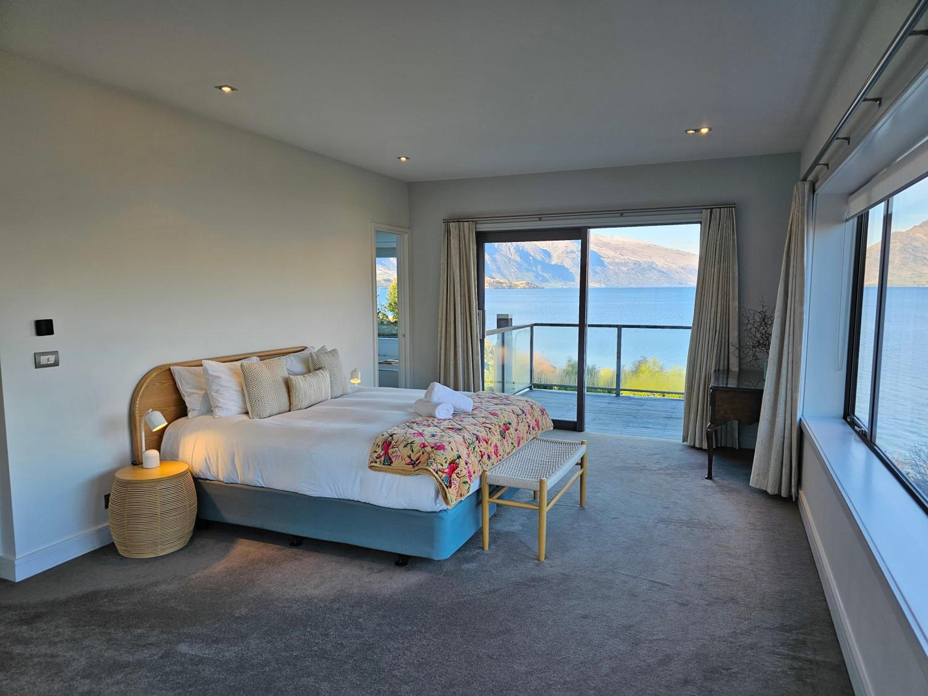 Private Retreat - Stunning Lake & Mountain Views view 3