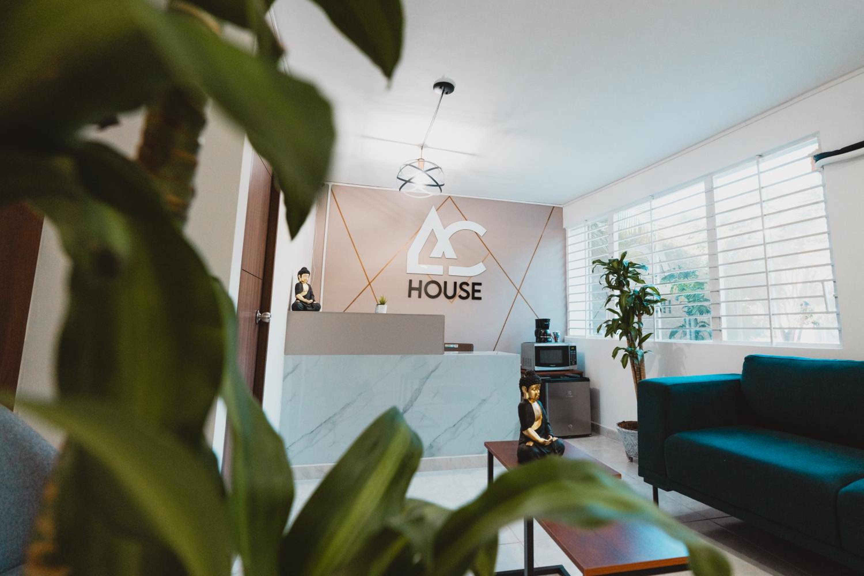AC - House Laureles - Self Cheking
