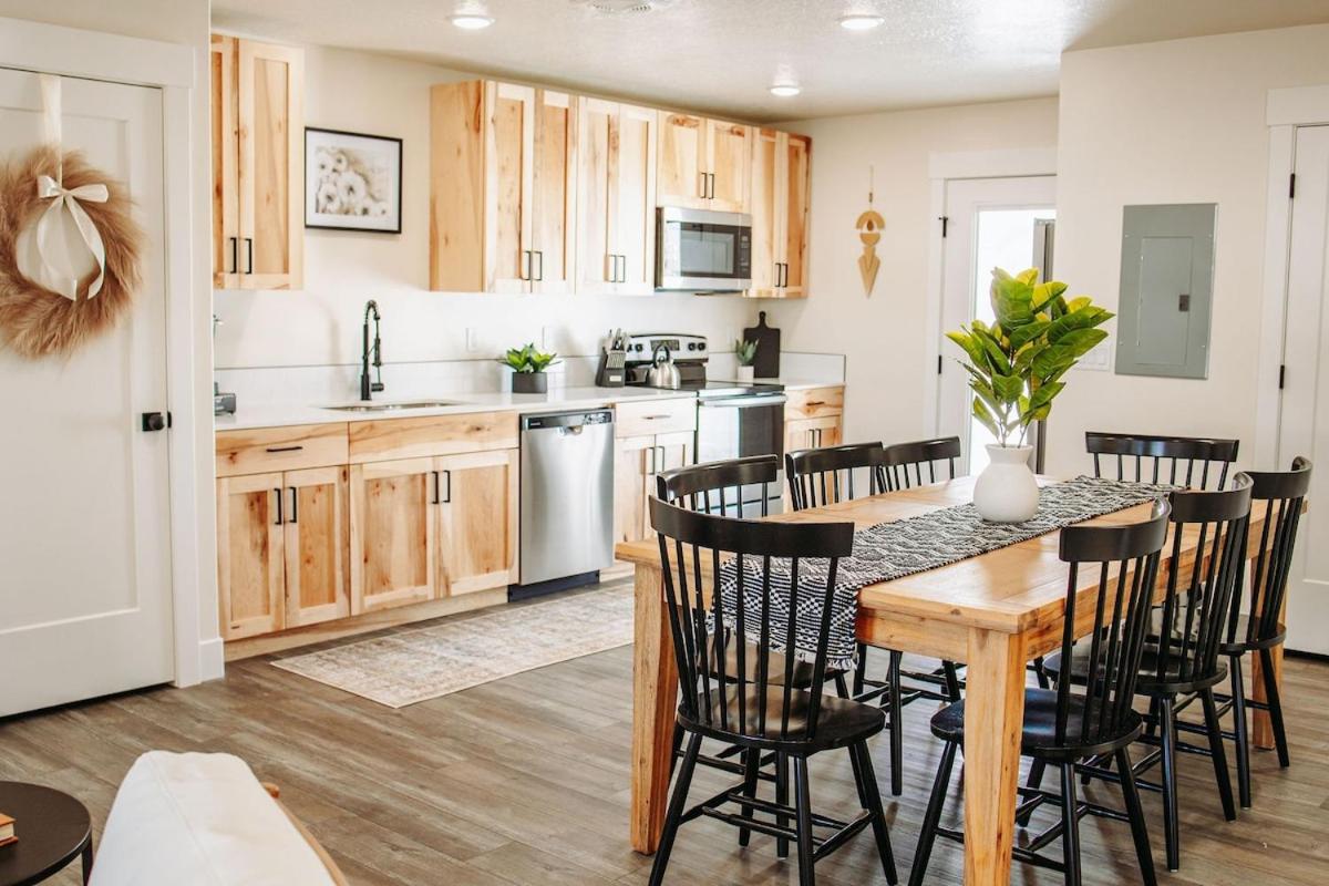Creekside Rentals Aspen- views hot springs and space