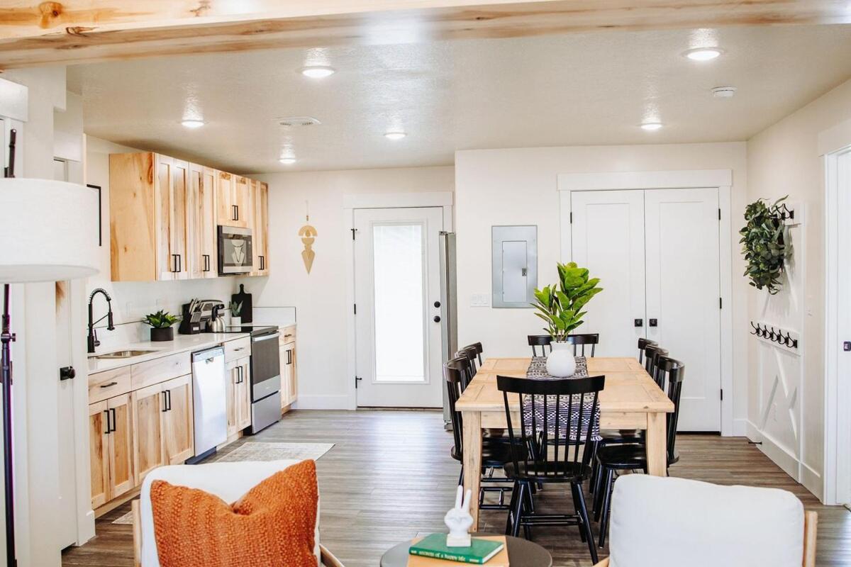 Creekside Rentals Aspen- views hot springs and space