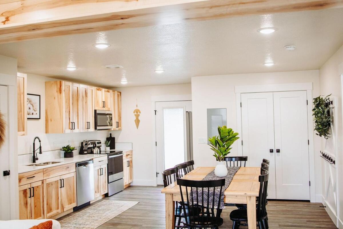 Creekside Rentals Aspen- views hot springs and space