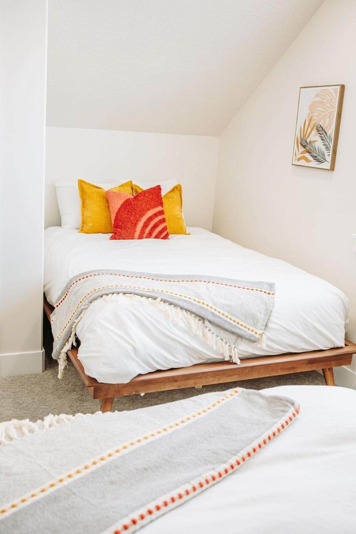 Creekside Rentals Aspen- views hot springs and space