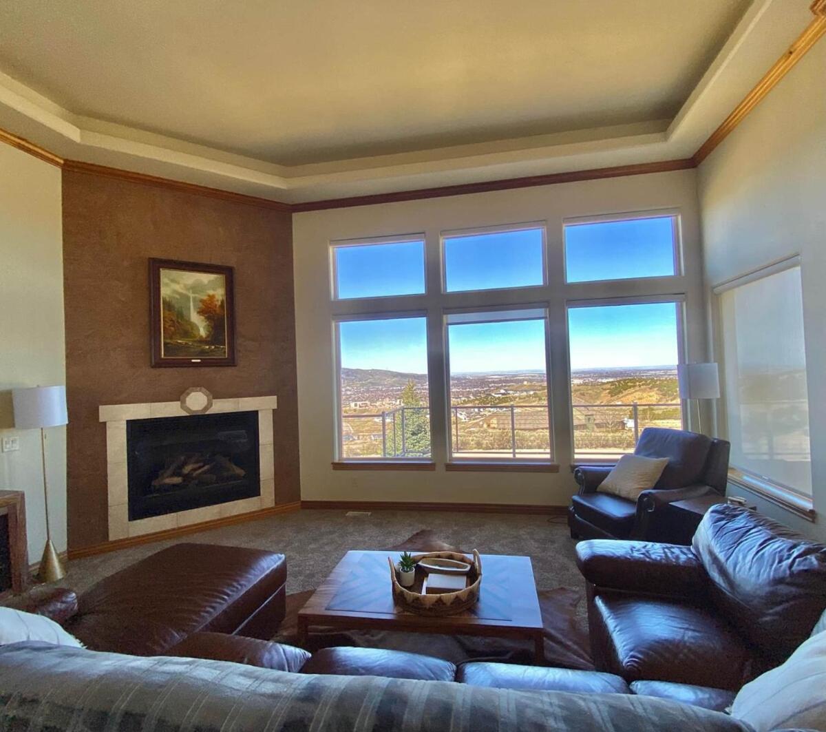 Luxury home w a View- biking and hiking near view 2