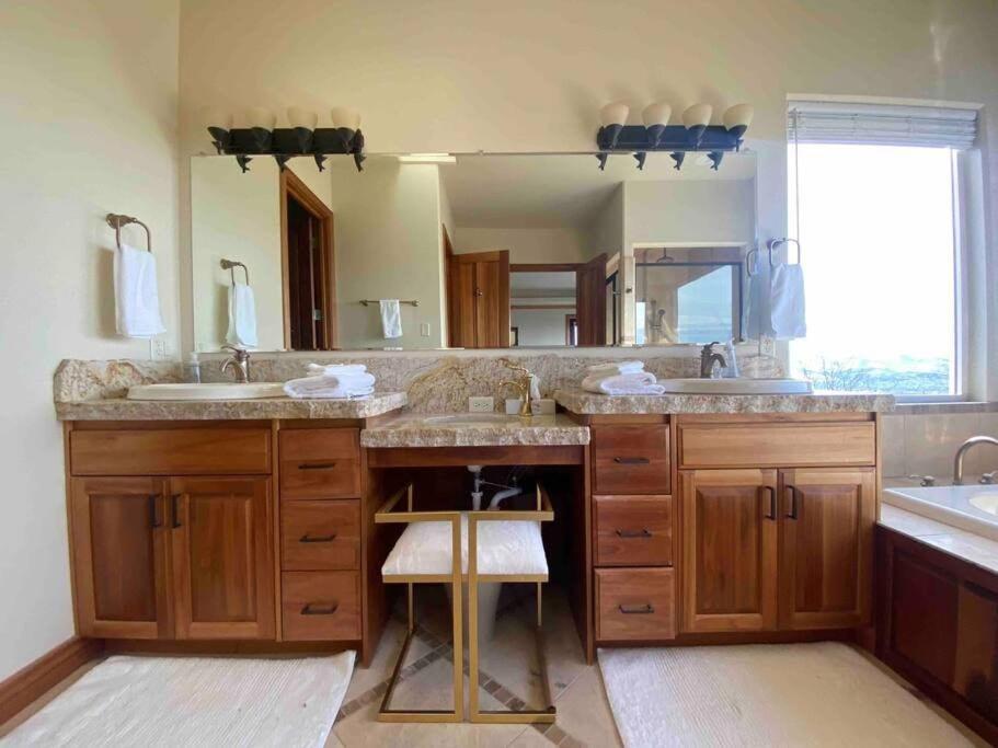 Luxury home w a View- biking and hiking near view 5