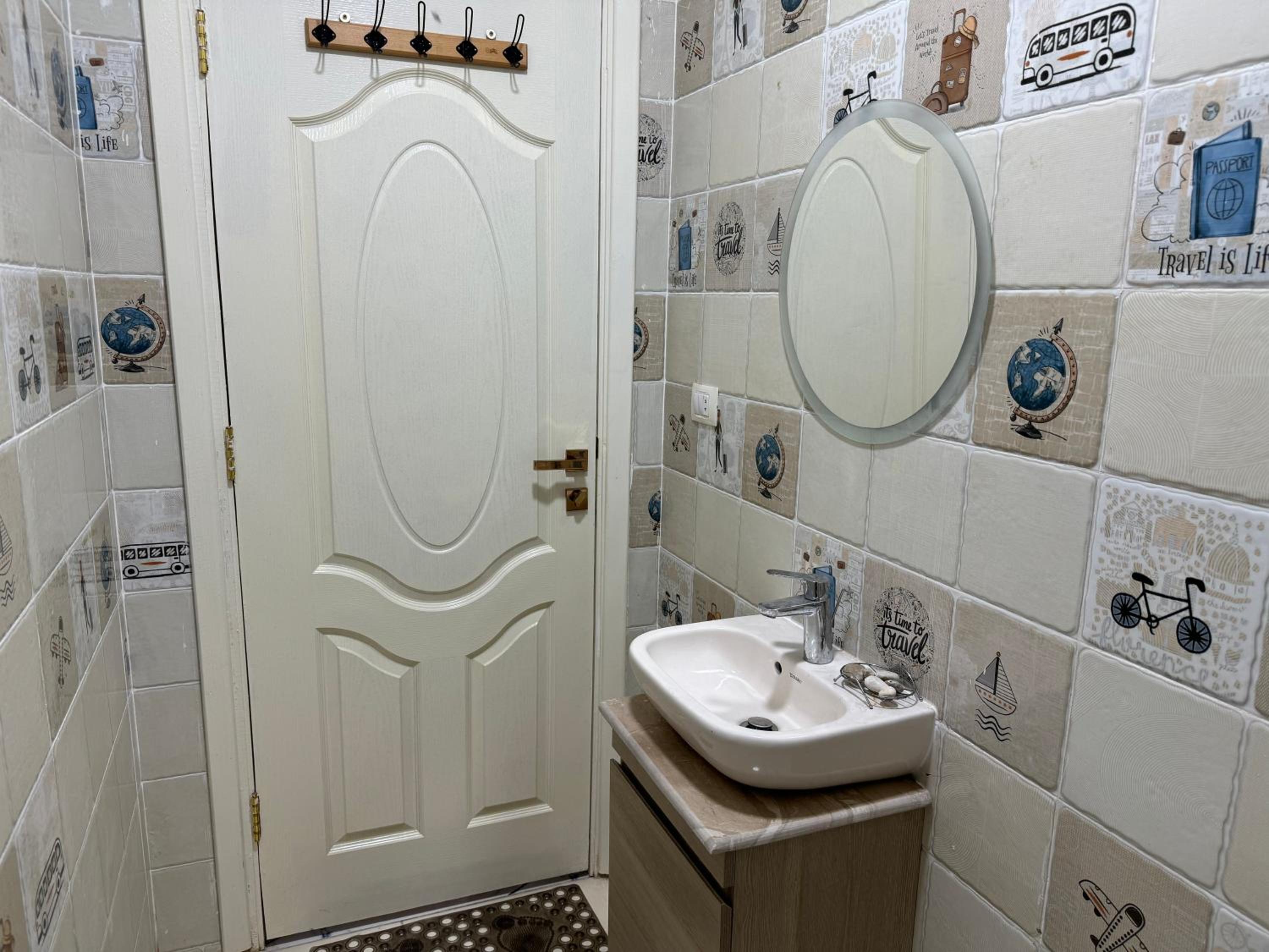 Grand Pyramids Hostel