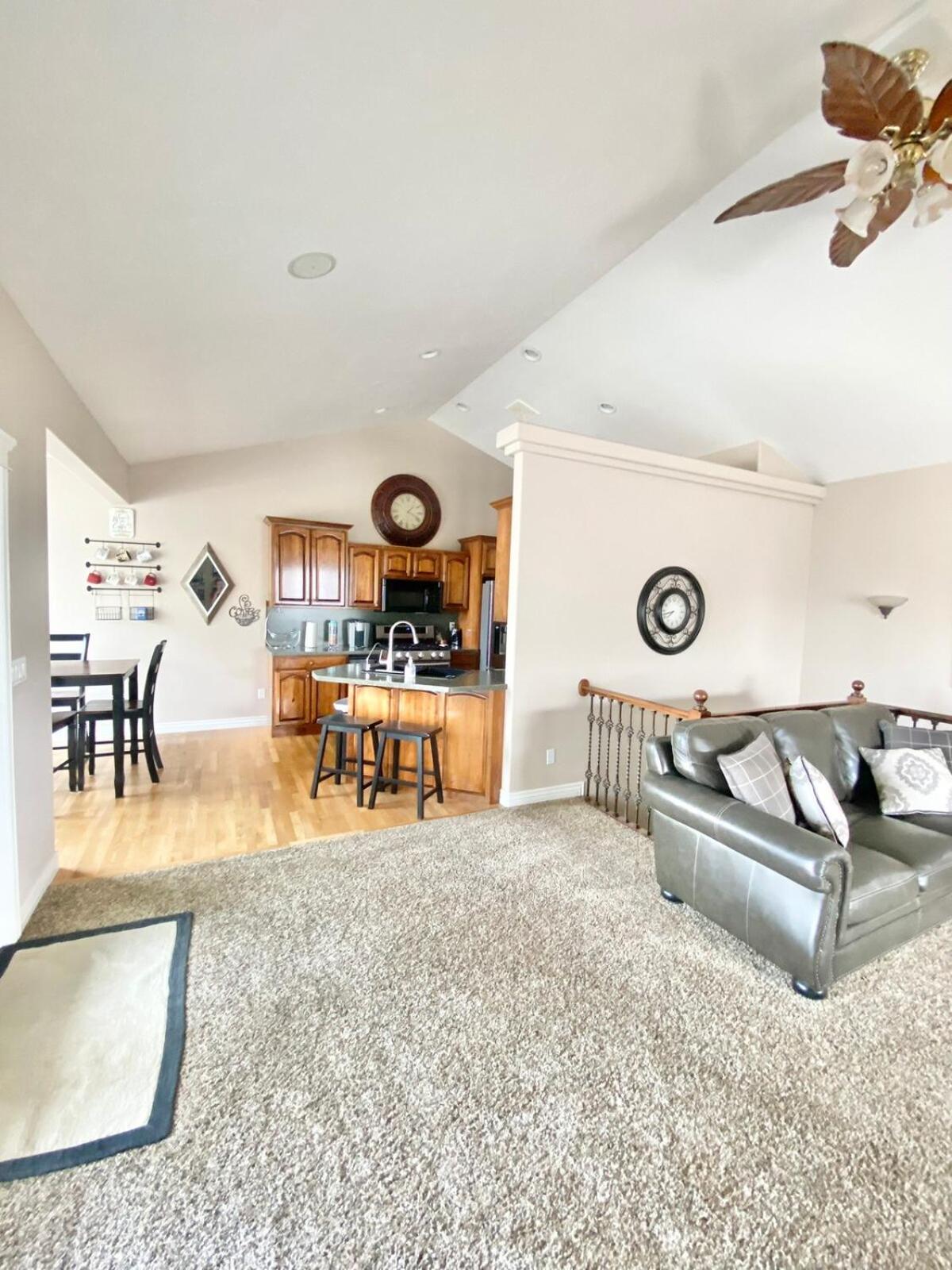Spacious open home near hospital and university view 4