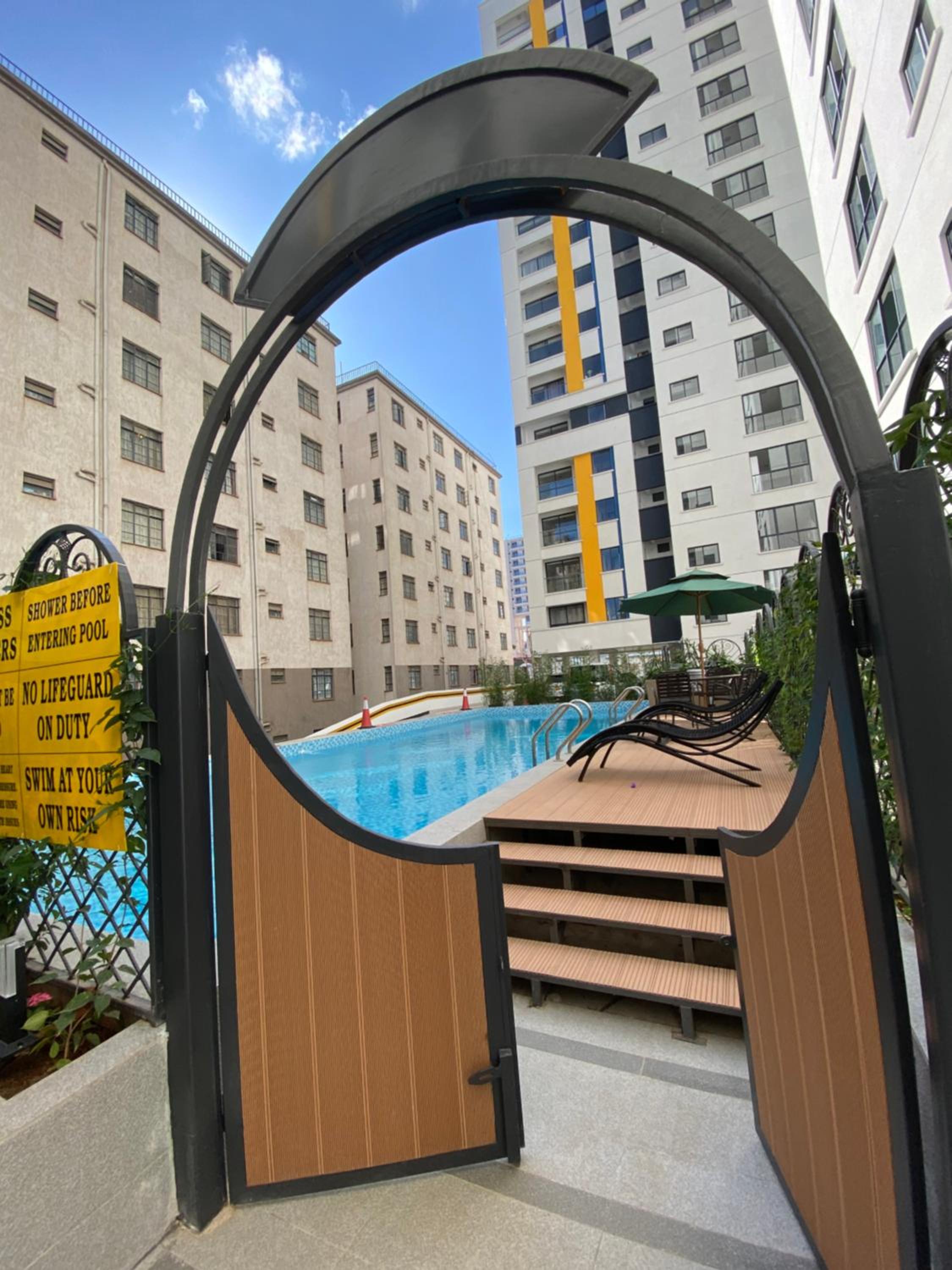 Cozy studio with a well equiped gym , heated pool and a 24hour generator