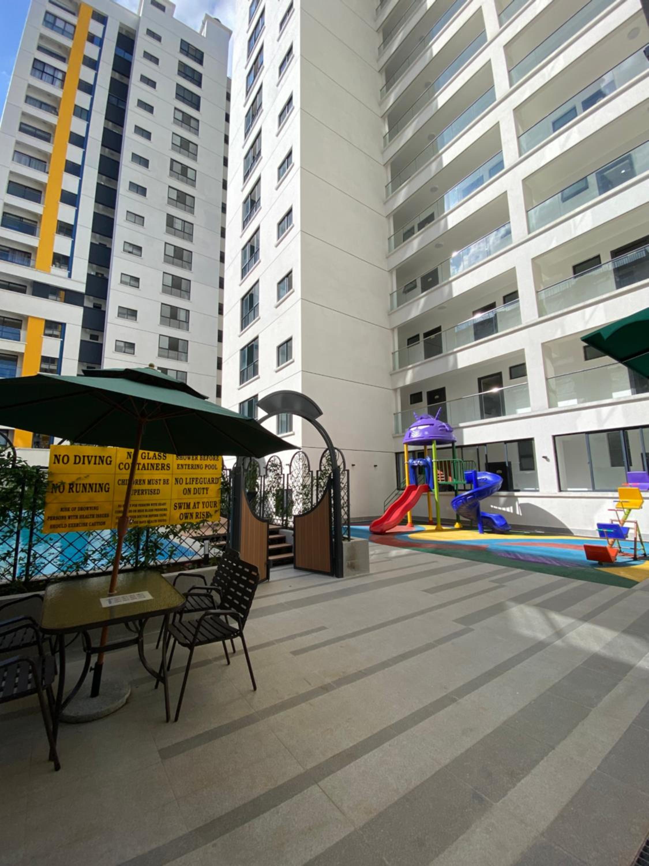 Cozy studio with a well equiped gym , heated pool and a 24hour generator