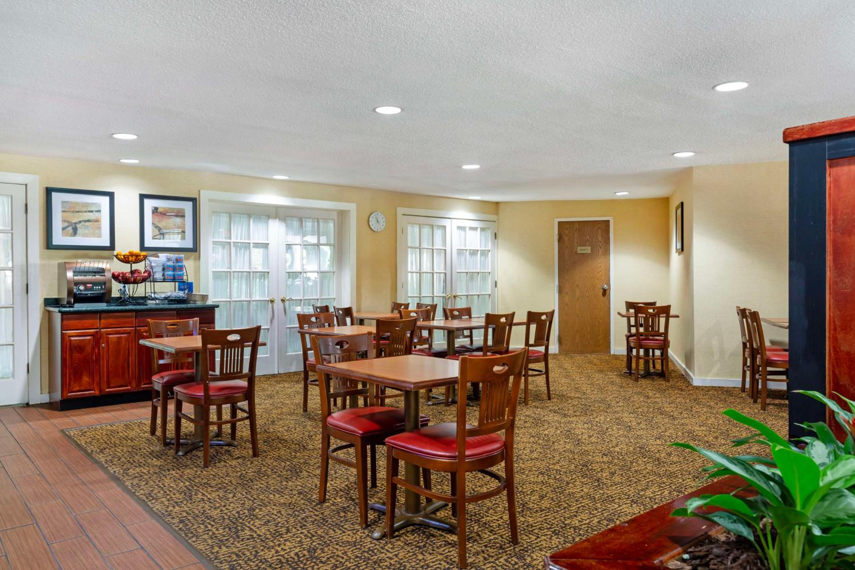 Best Western Rockland - Property Image 2