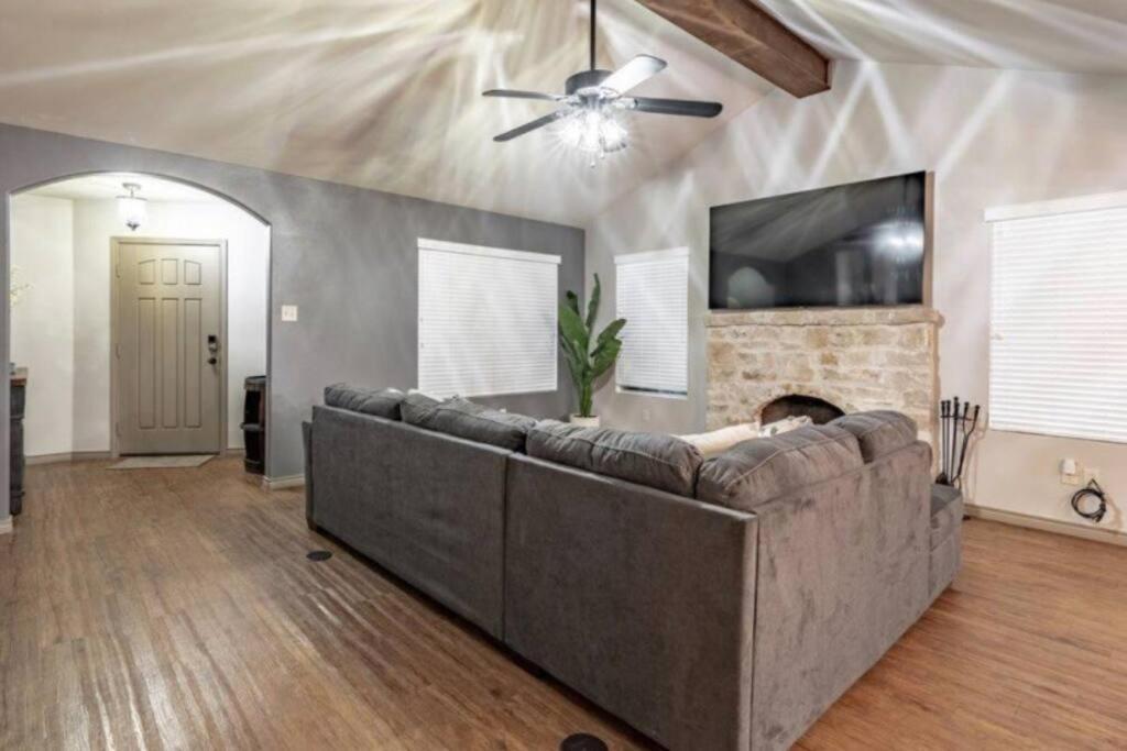 Fox Ridge Oasis - 3BR 1BA - South Lubbock view 3