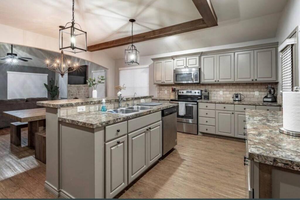 Fox Ridge Oasis - 3BR 1BA - South Lubbock view 5