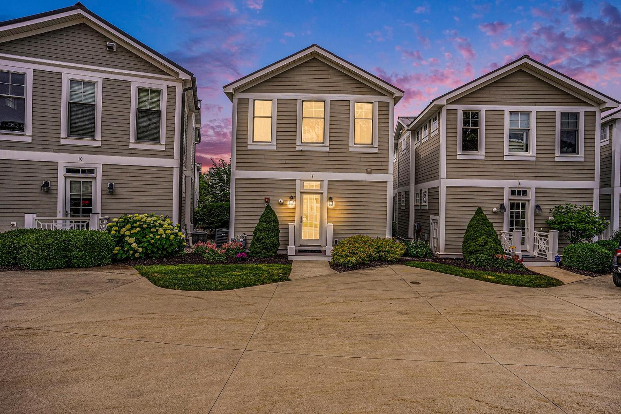 Lake front condo with pool access walking distance to downtown Saugatuck