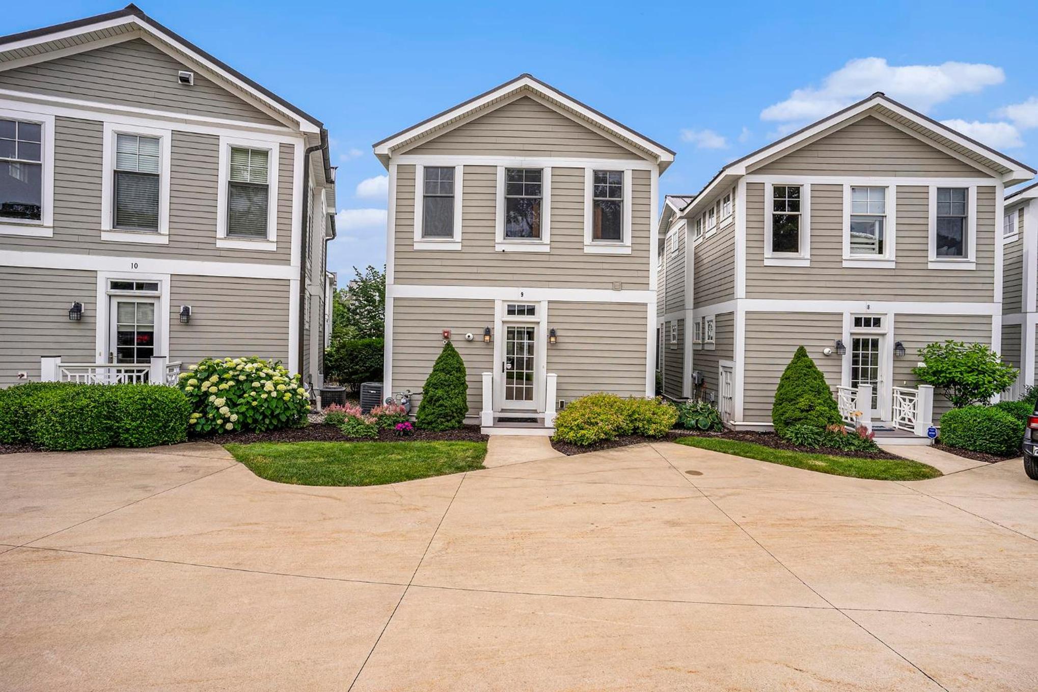 Lake front condo with pool access walking distance to downtown Saugatuck