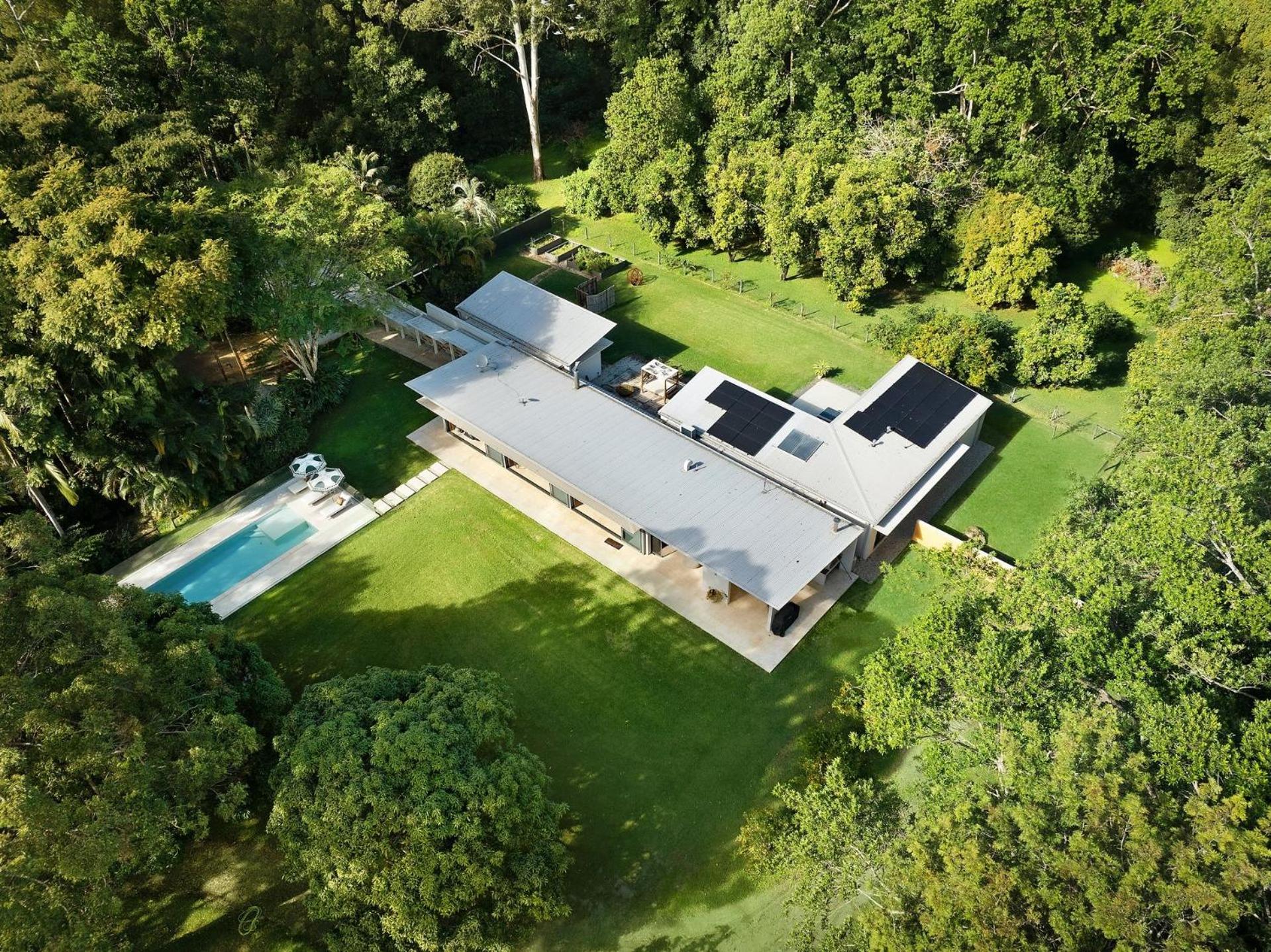 Pine Mountain - luxury rural estate with pool
