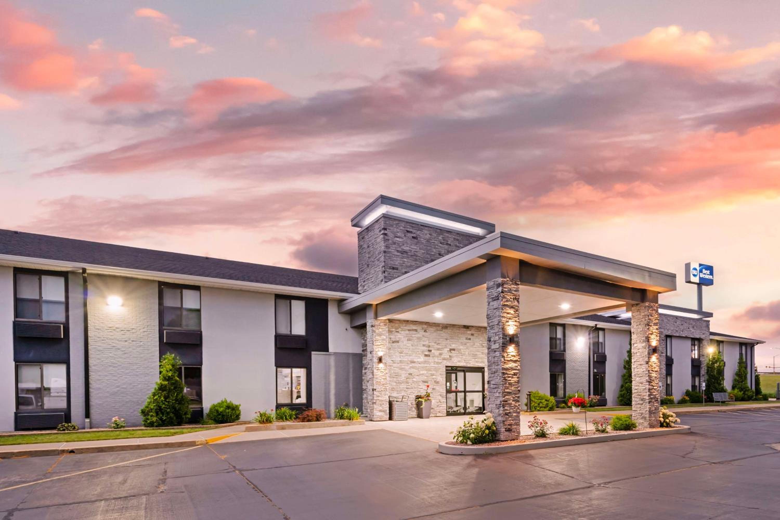 Peoria Vacations - Best Western Morton Inn - Property Image 1